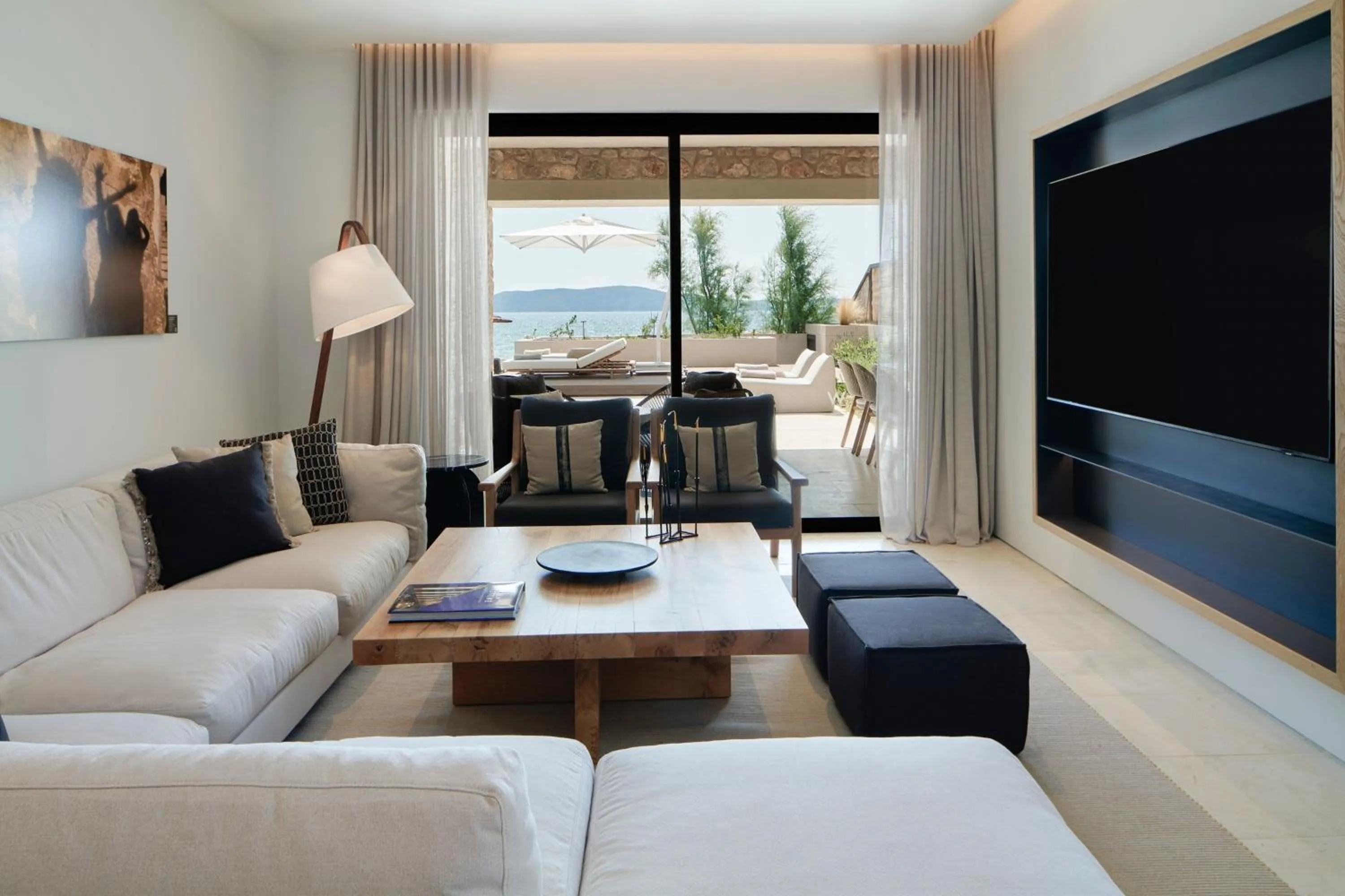 Beach in W Costa Navarino