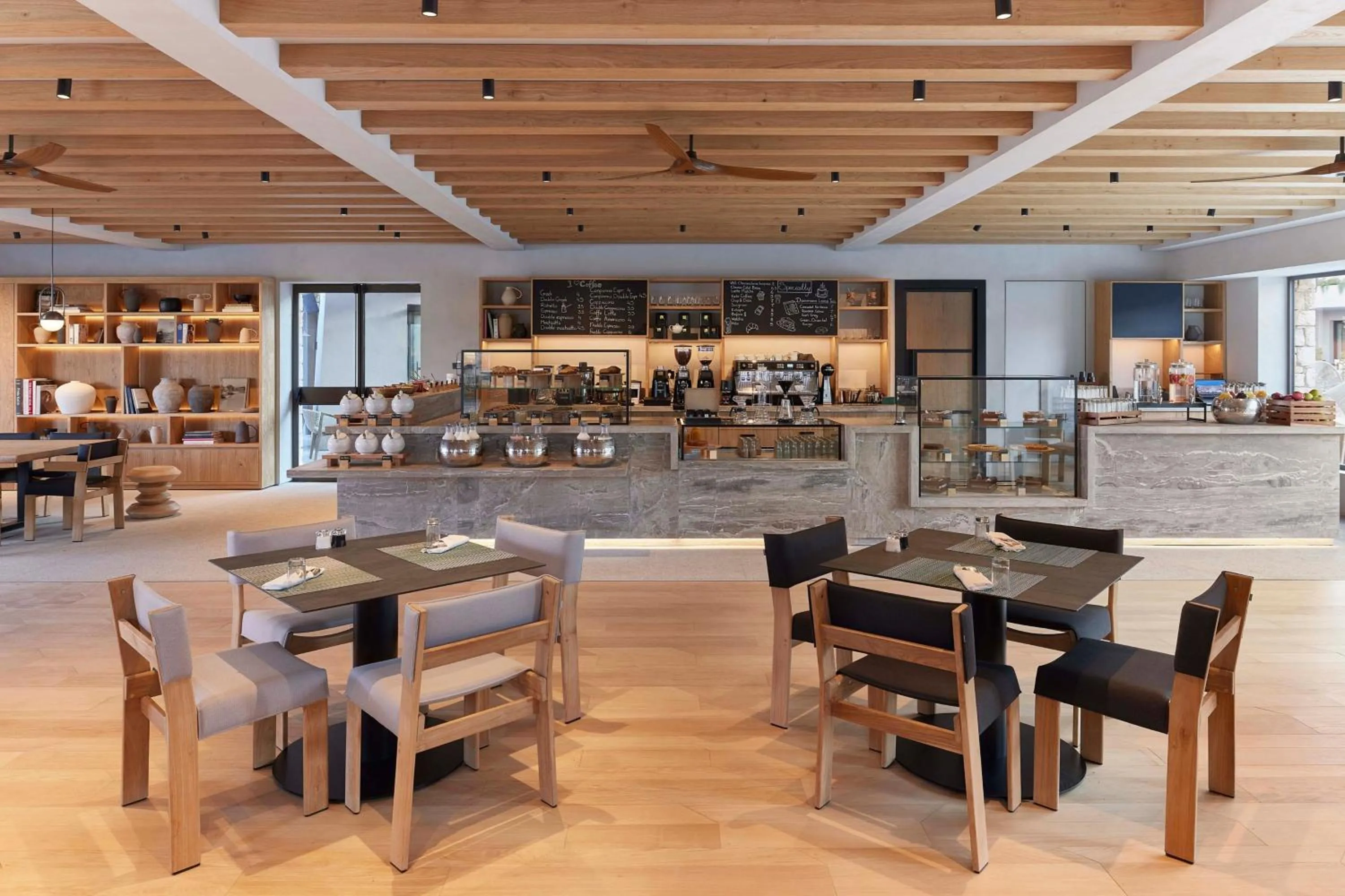 Restaurant/places to eat in W Costa Navarino