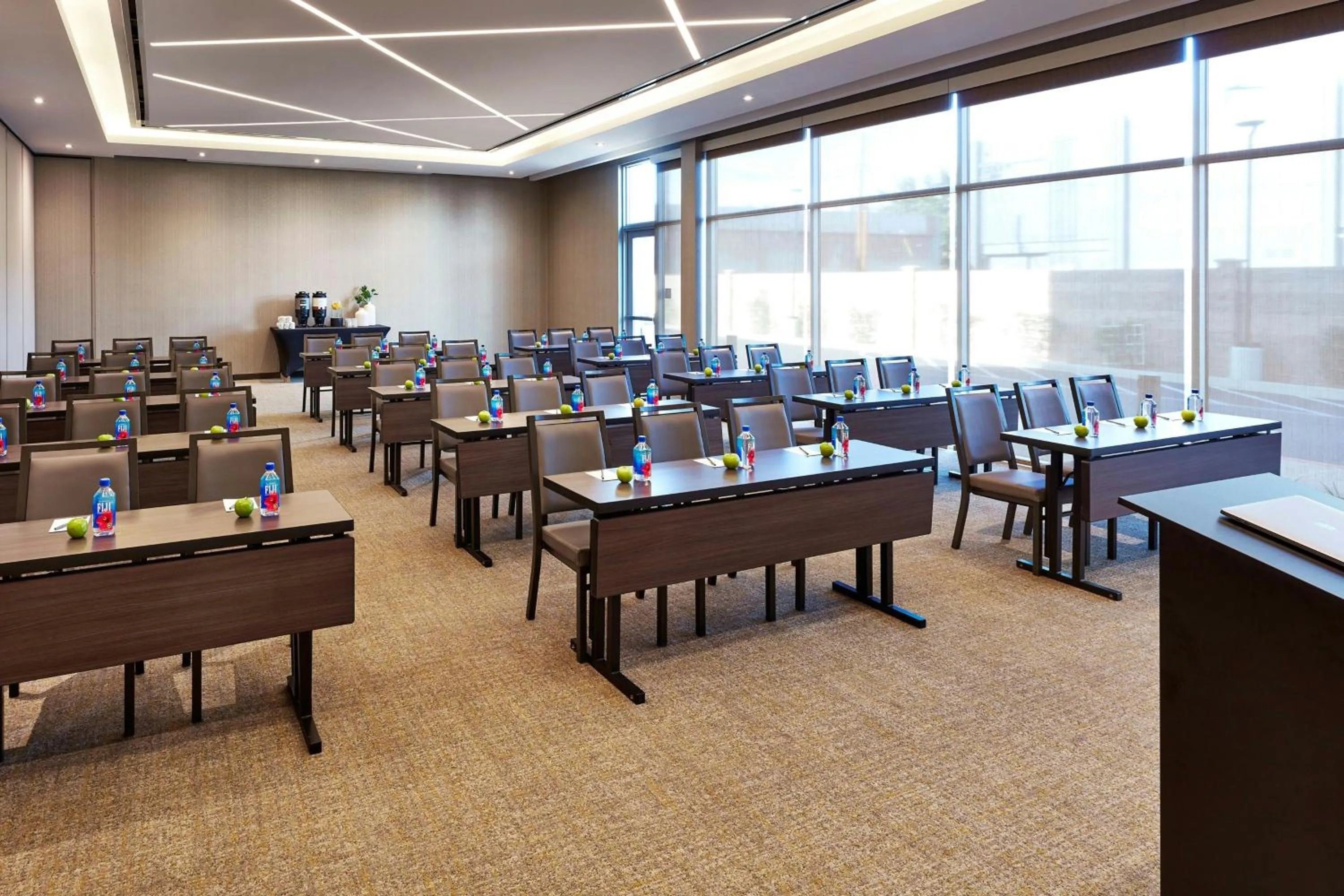 Meeting/conference room in SpringHill Suites by Marriott Los Angeles Downey