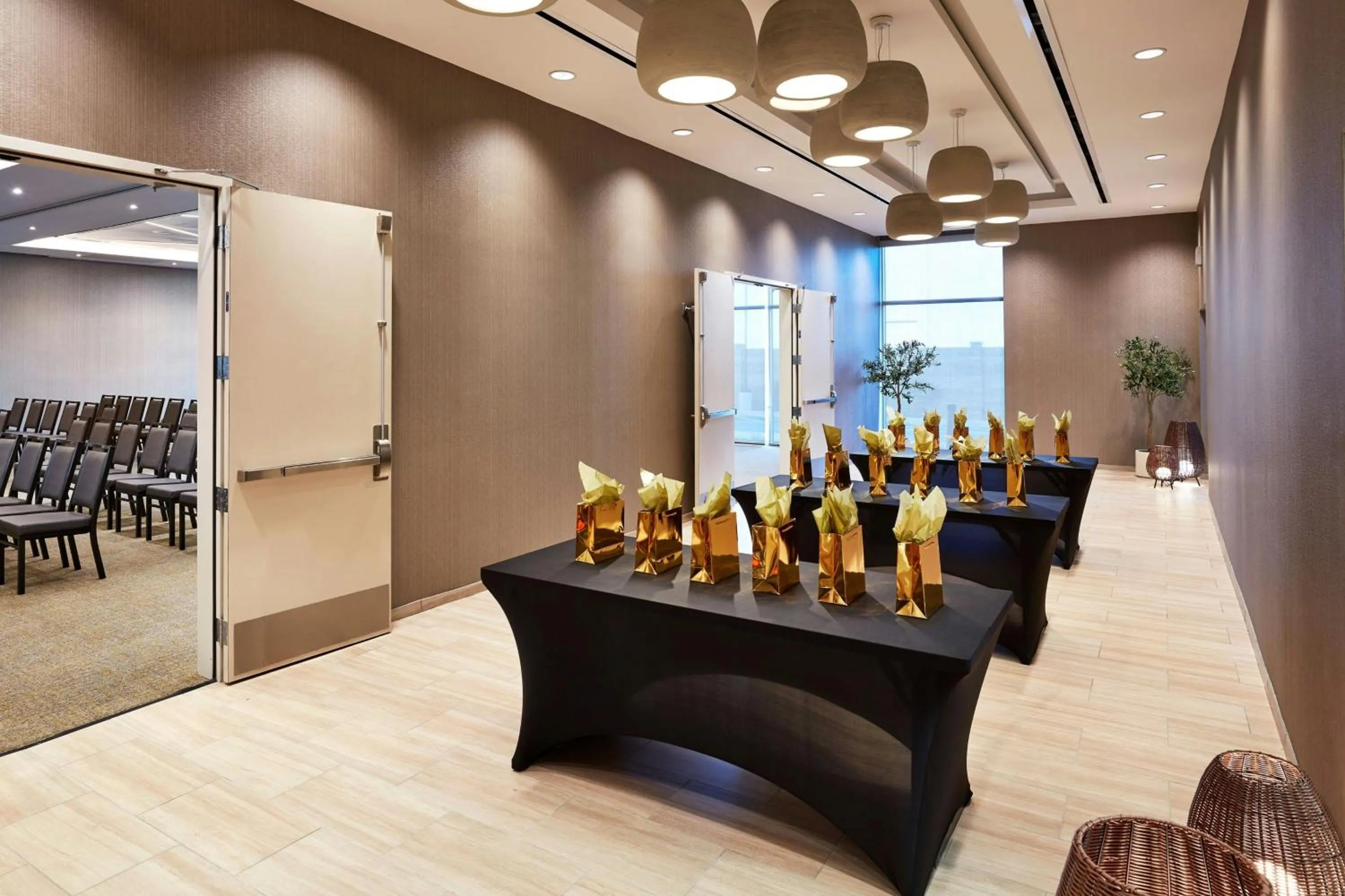 Meeting/conference room in SpringHill Suites by Marriott Los Angeles Downey