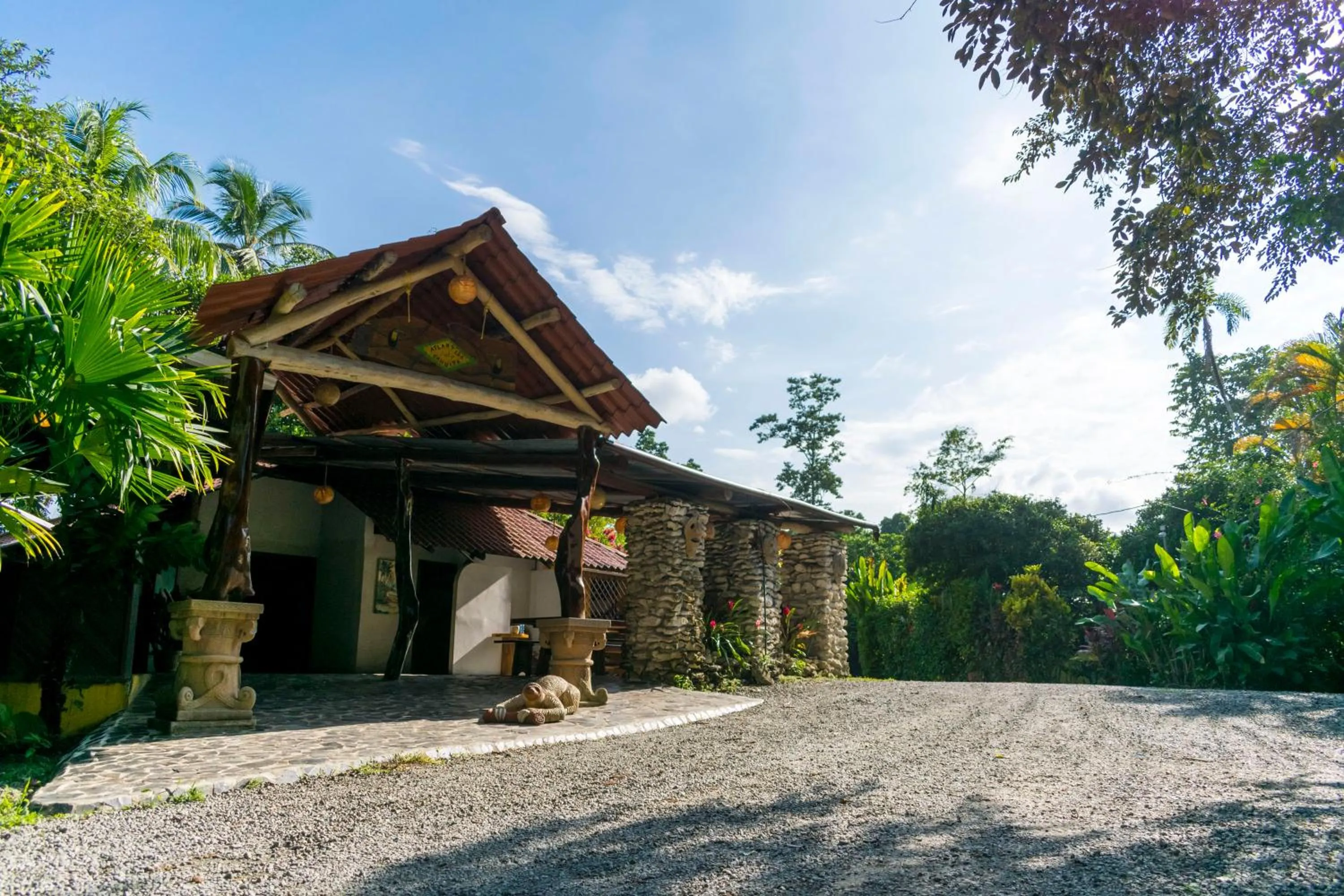 Facade/entrance in Atlantida Lodge Cahuita