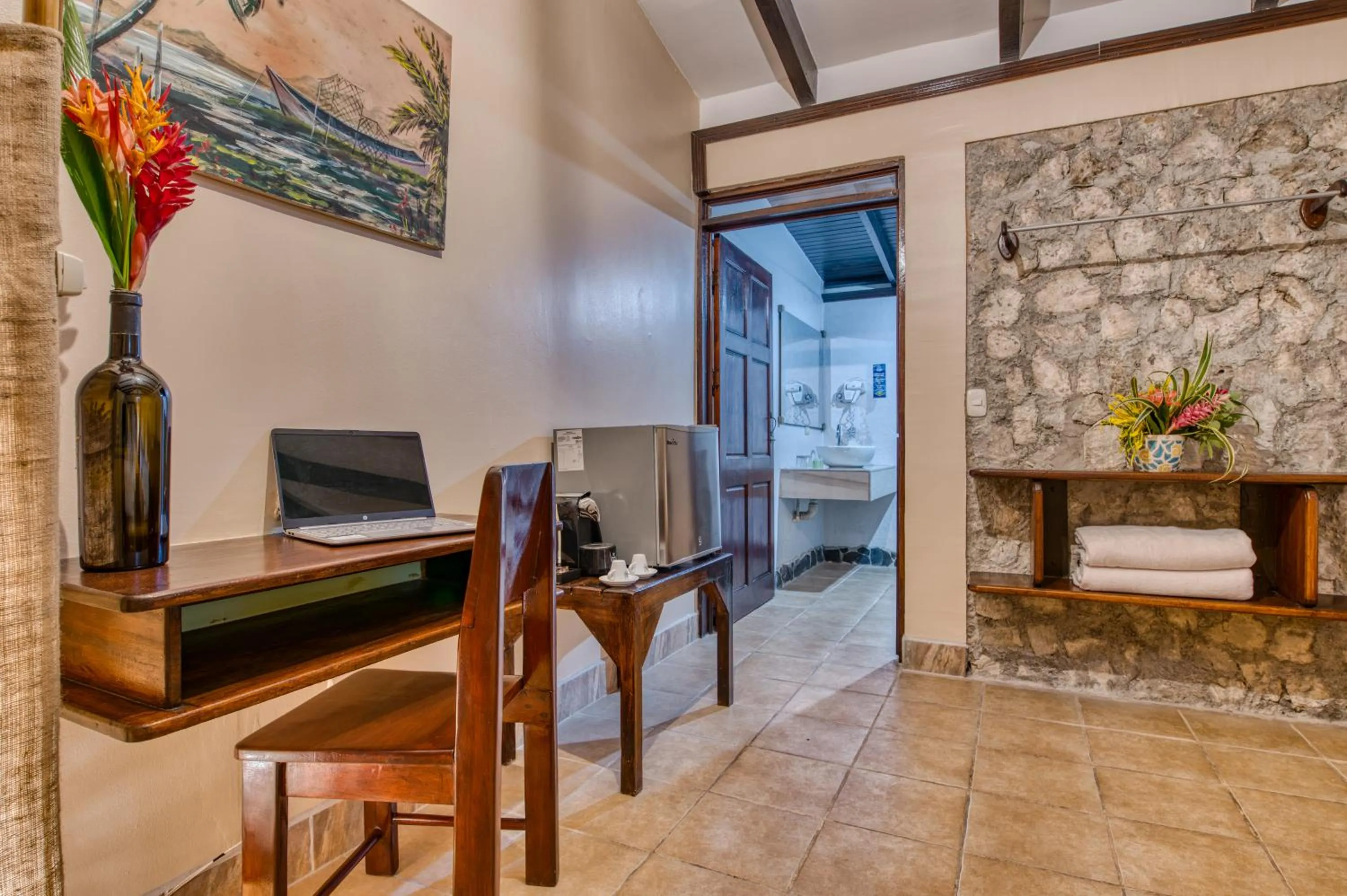 Bed in Atlantida Lodge Cahuita