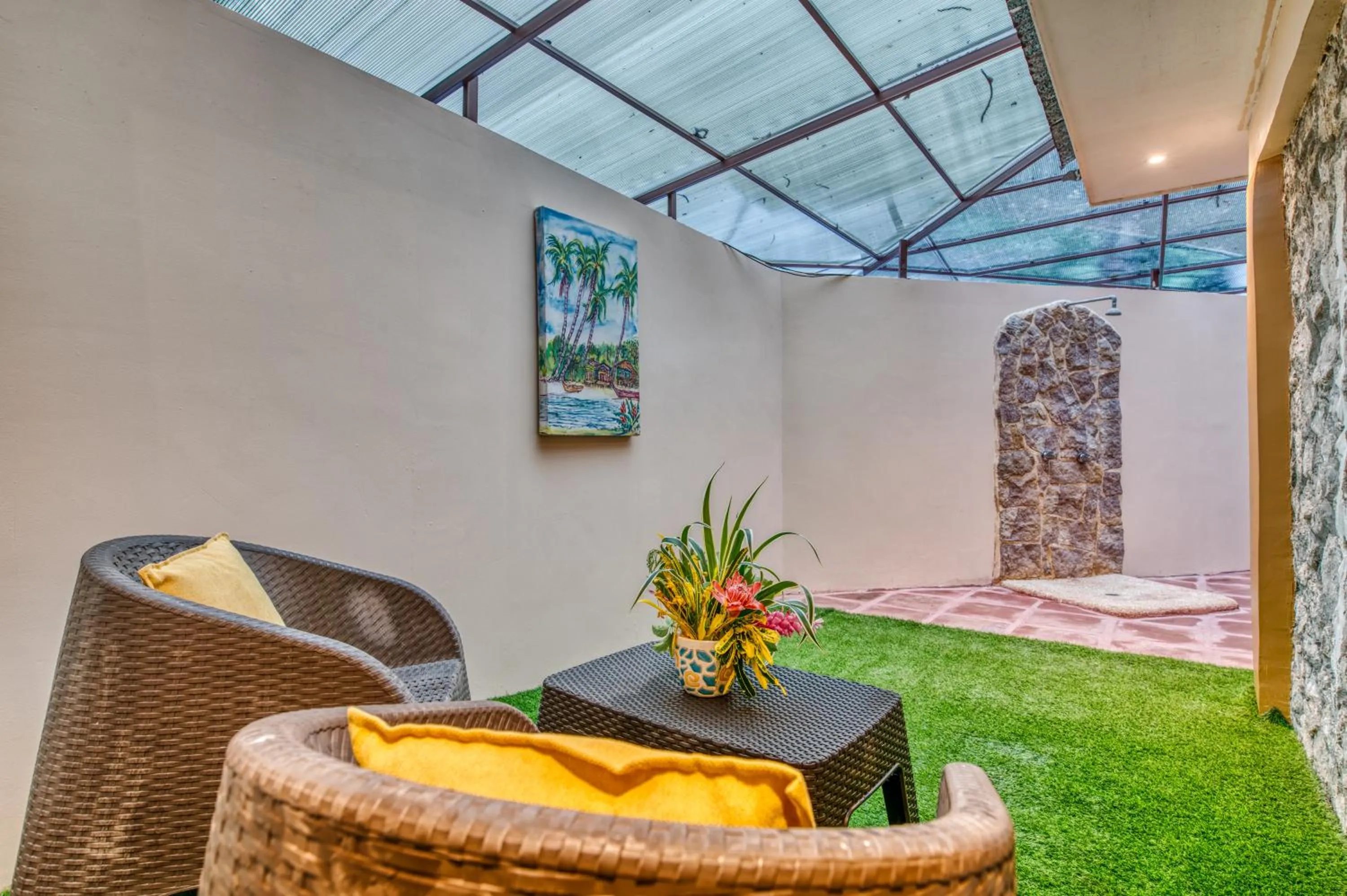 Shower in Atlantida Lodge Cahuita
