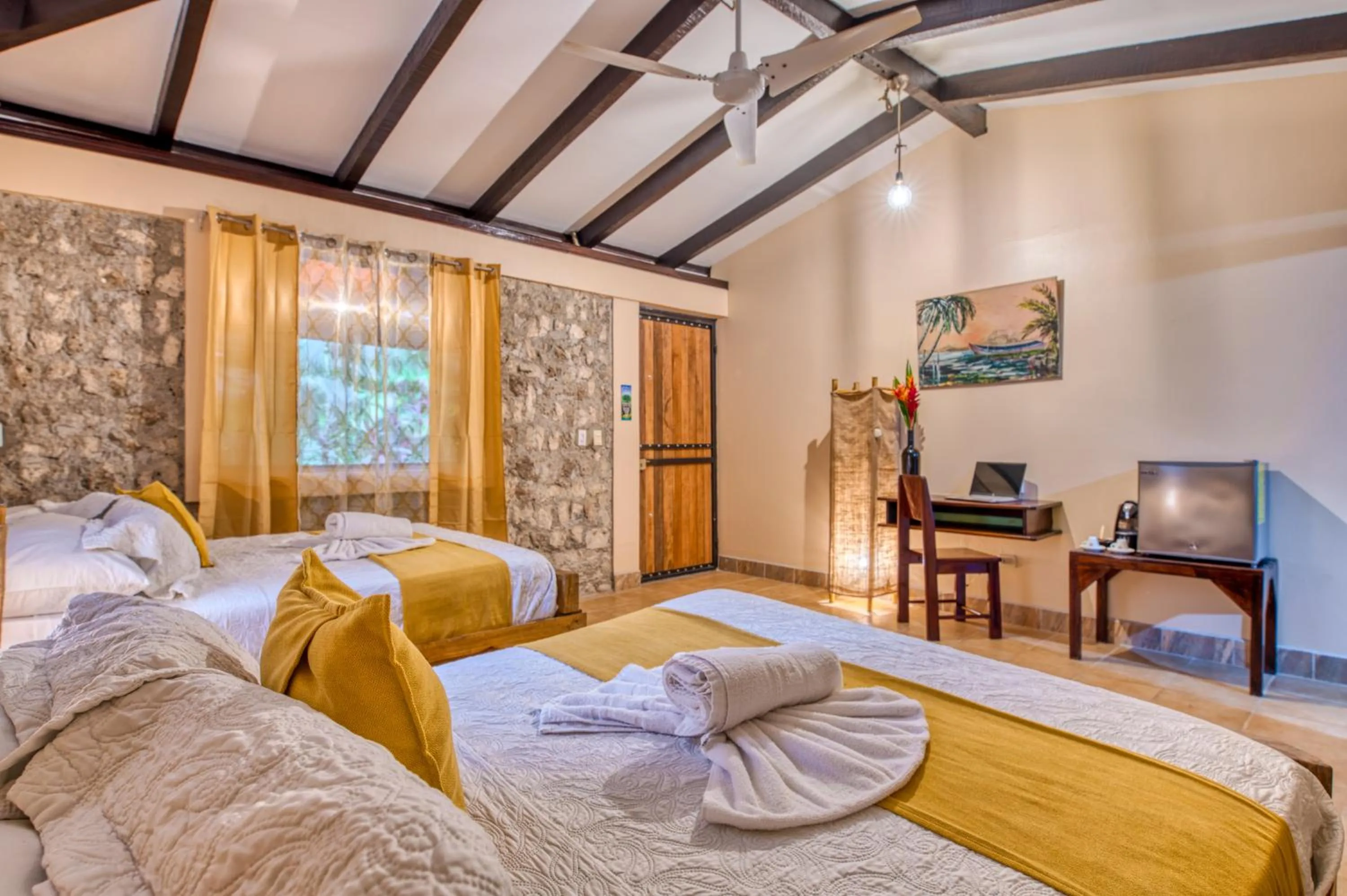 Bed in Atlantida Lodge Cahuita