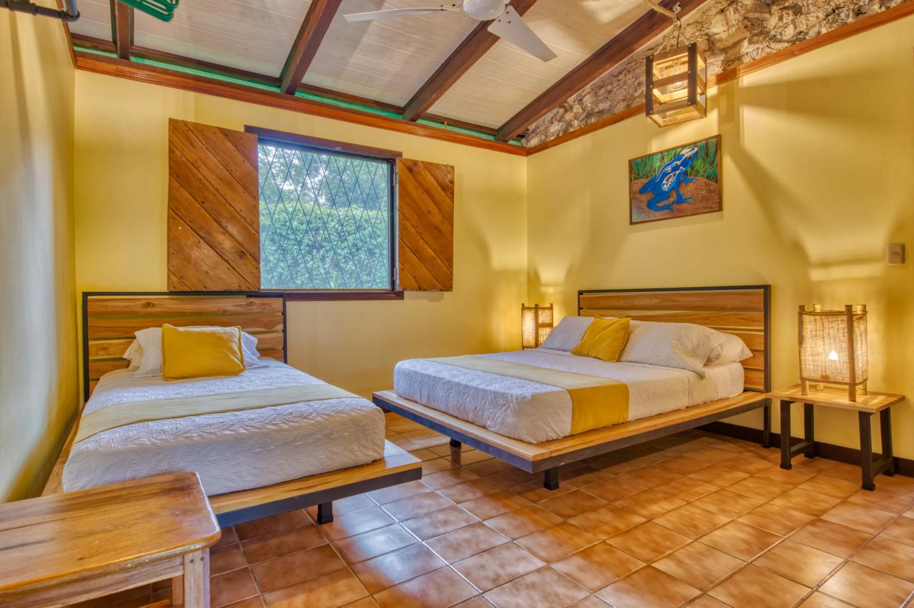 Bed in Atlantida Lodge Cahuita