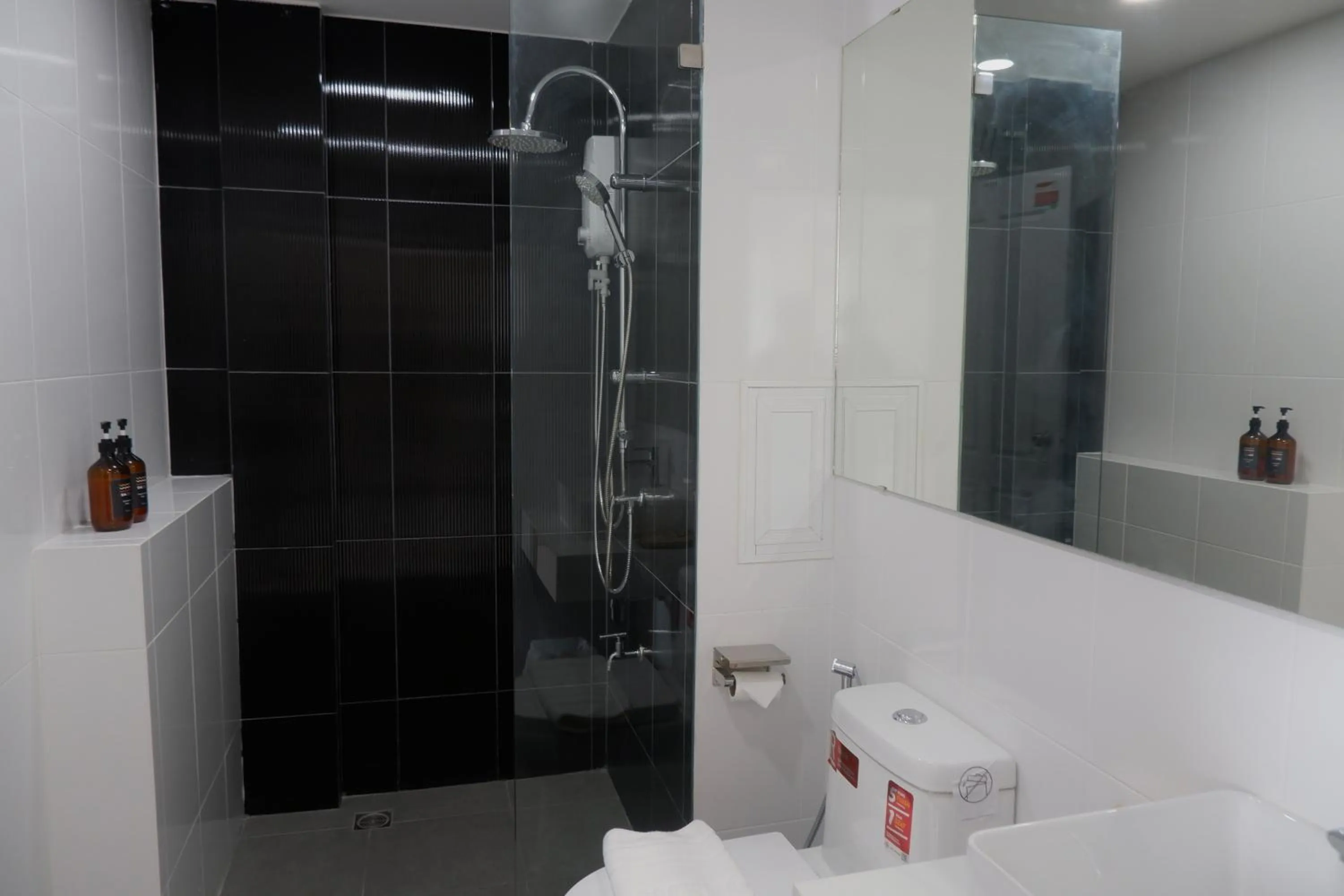 Shower in Darin Chiangmai Hotel and Residence