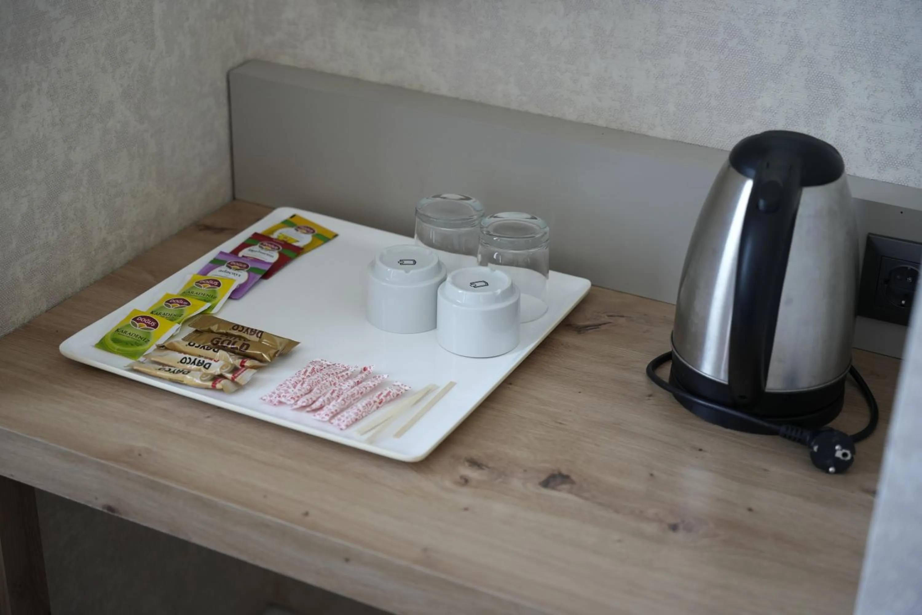 Coffee/tea facilities in Isnova Hotel Airport