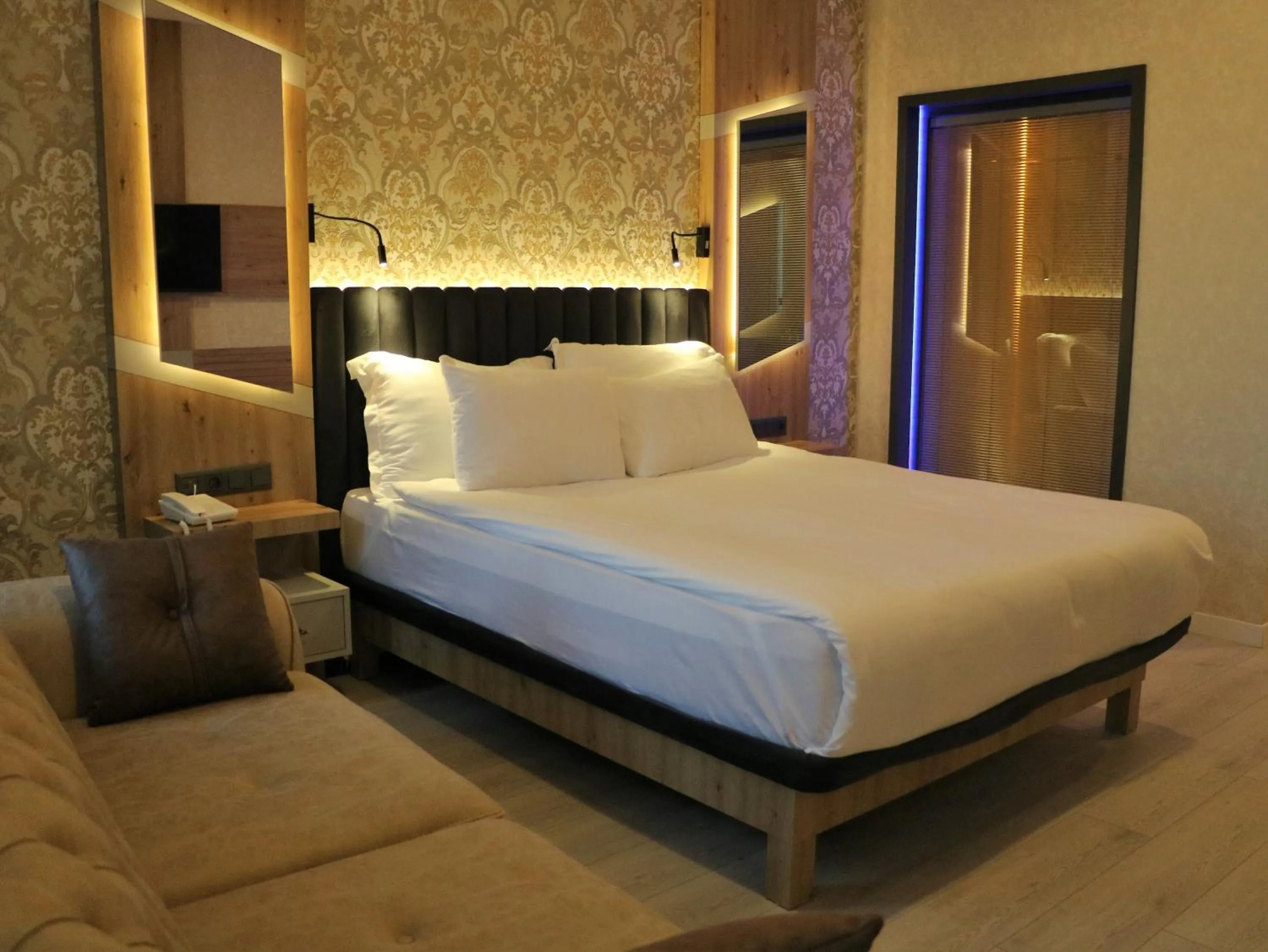Photo of the whole room, Bed in Isnova Hotel Airport
