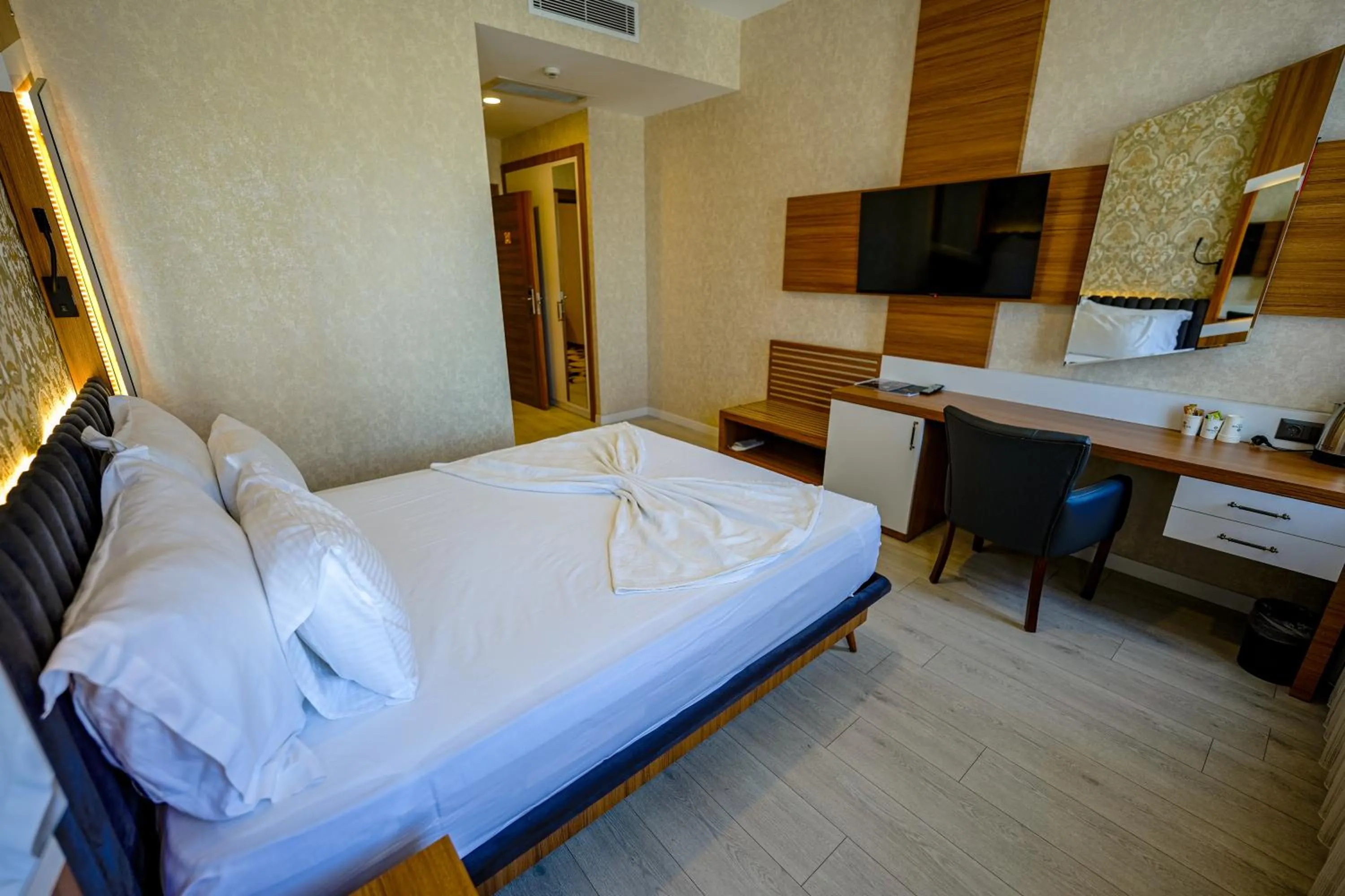 Photo of the whole room, Bed in Isnova Hotel Airport