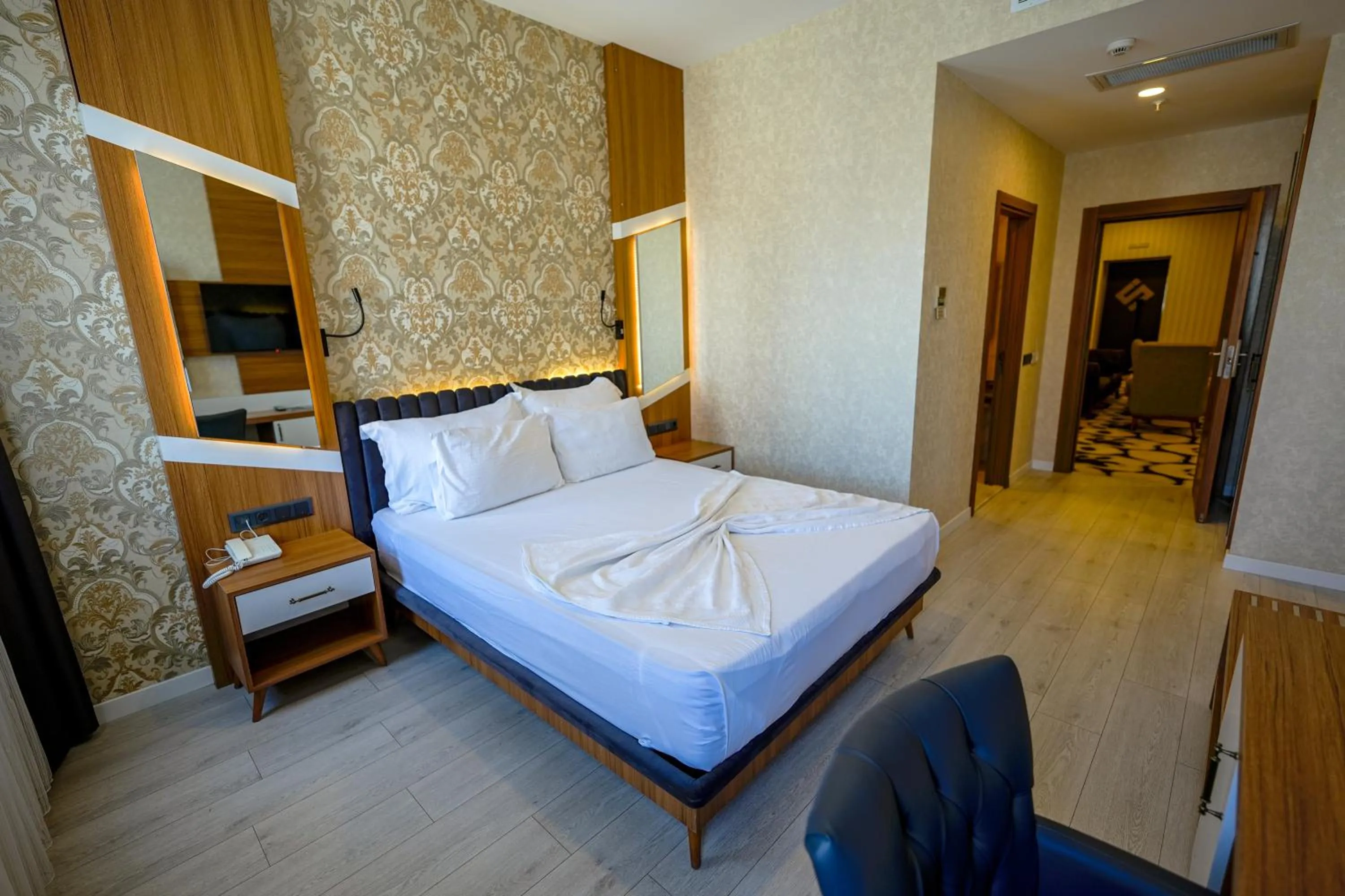 Photo of the whole room, Bed in Isnova Hotel Airport