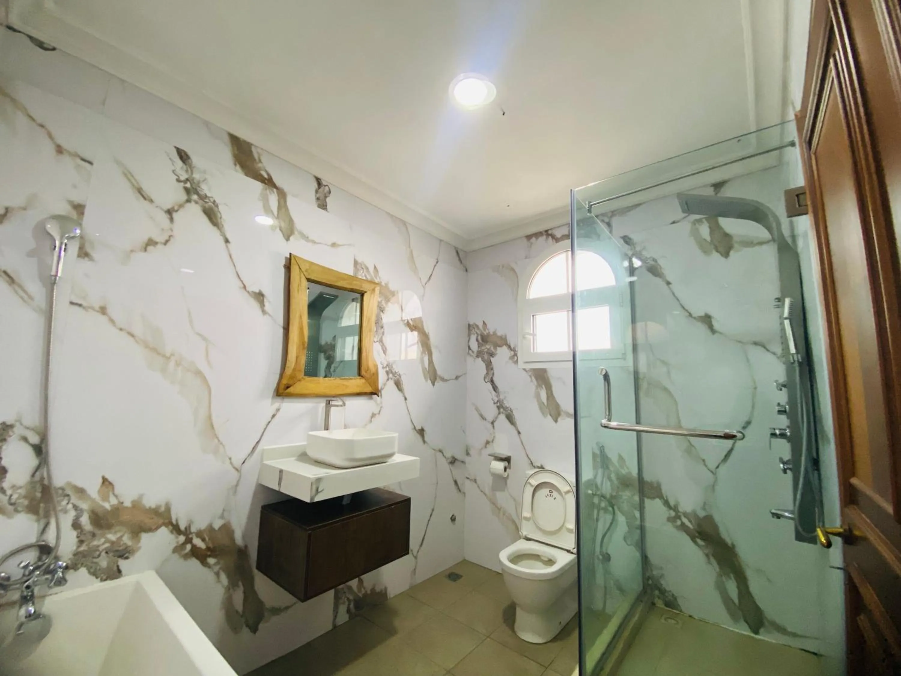 Shower in PRESKEN WHITE HOUSE