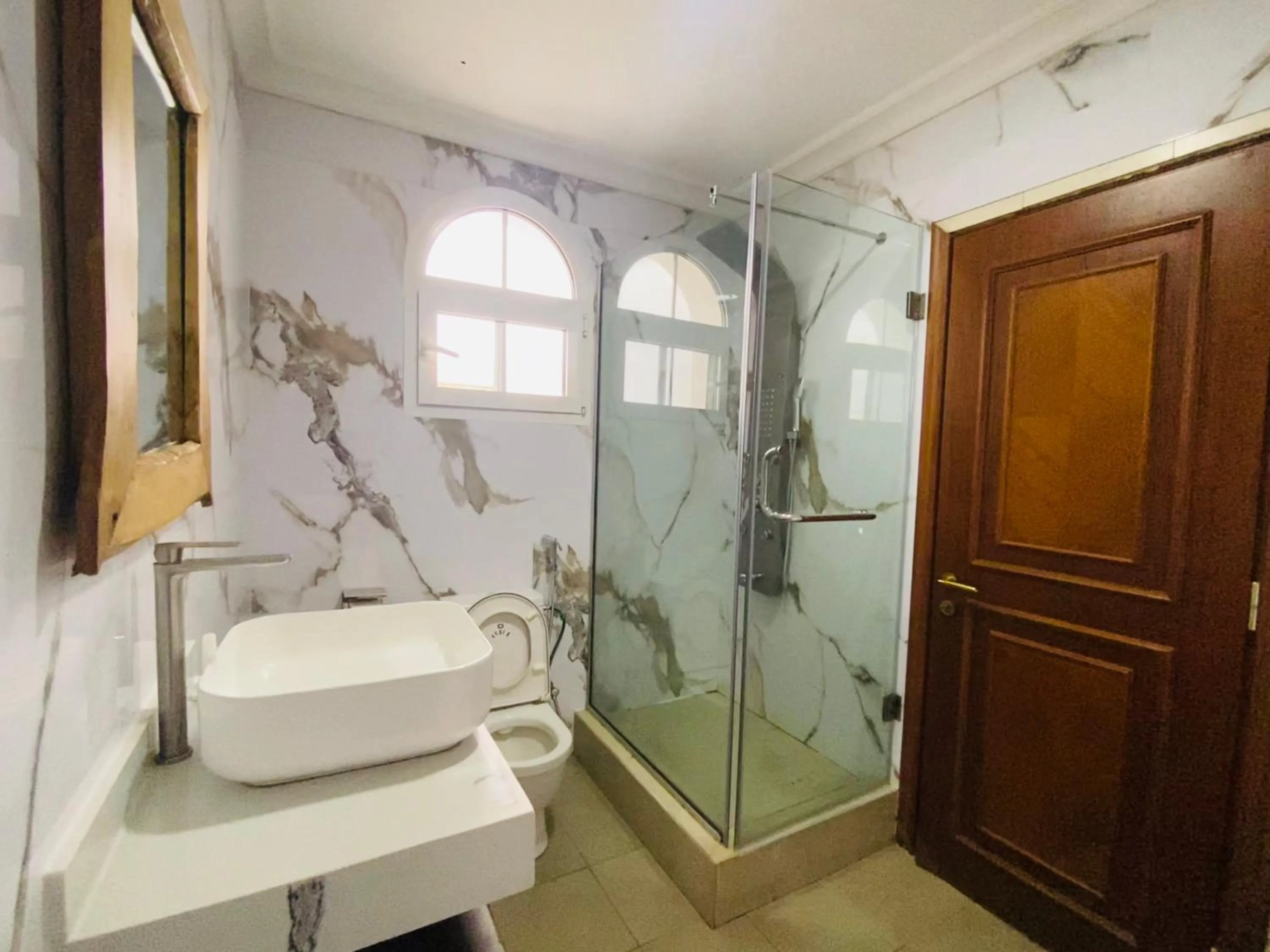 Shower in PRESKEN WHITE HOUSE