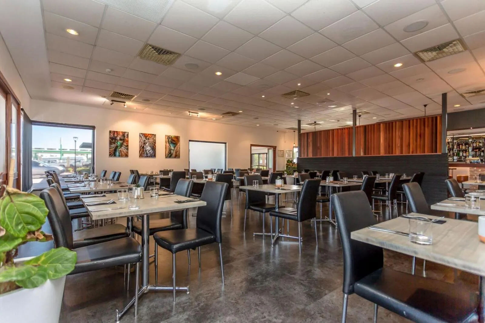 Restaurant/places to eat in Country Comfort Perth