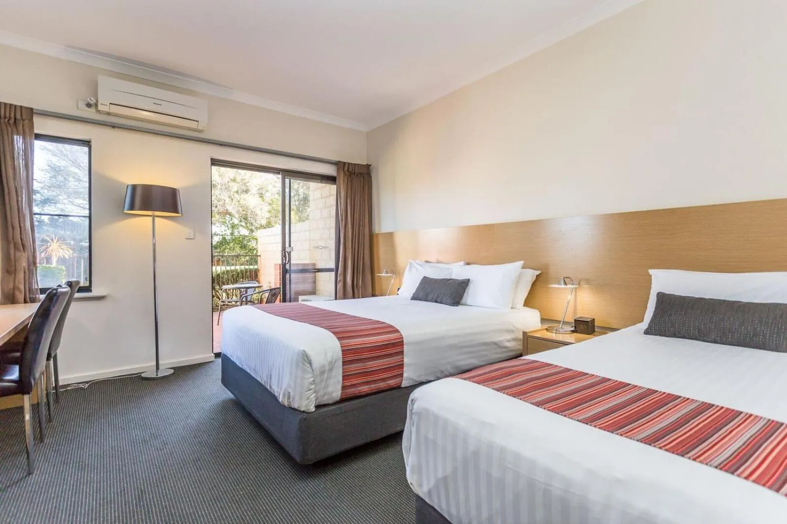 Balcony/Terrace, Bed in Country Comfort Perth