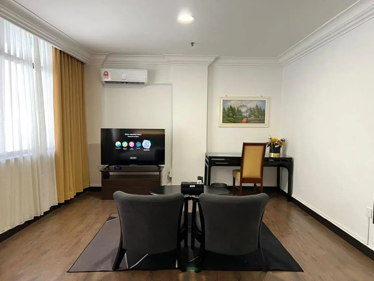 Triple Room with Bath in Remington Hotel Triple Room with Bath in Remington Hotel