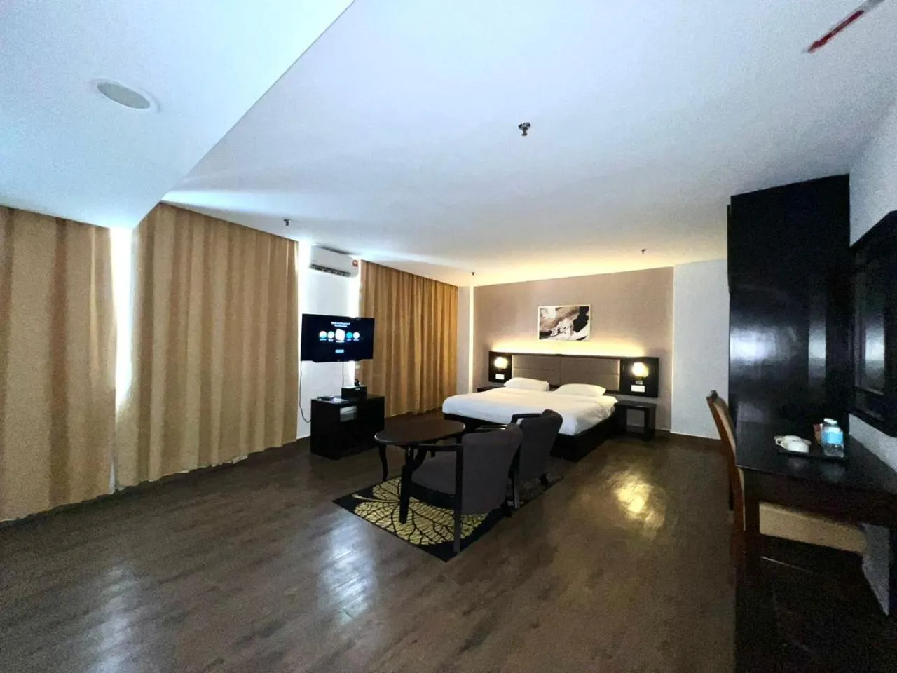 Bed in Remington Hotel