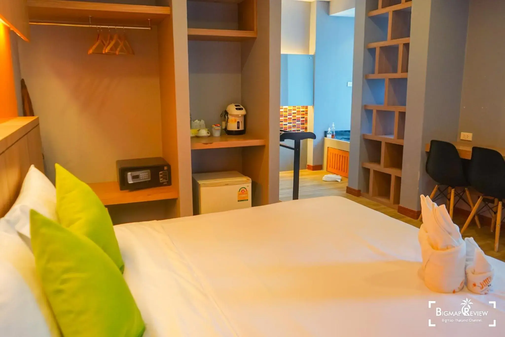 Deluxe Double Room with Bath in Little Paradise Haad Rin Koh Phangan Deluxe Double Room with Bath in Little Paradise Haad Rin Koh Phangan