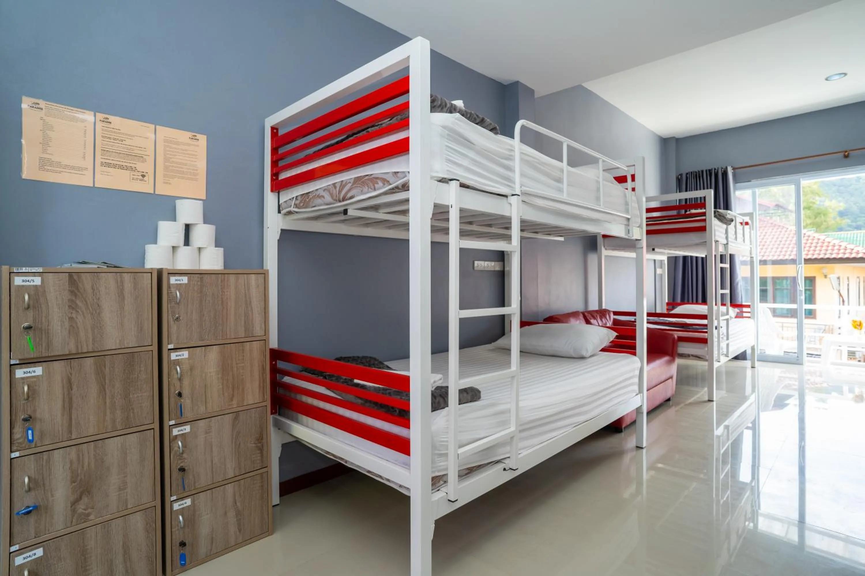 Photo of the whole room, Bed in Little Paradise Haad Rin Koh Phangan