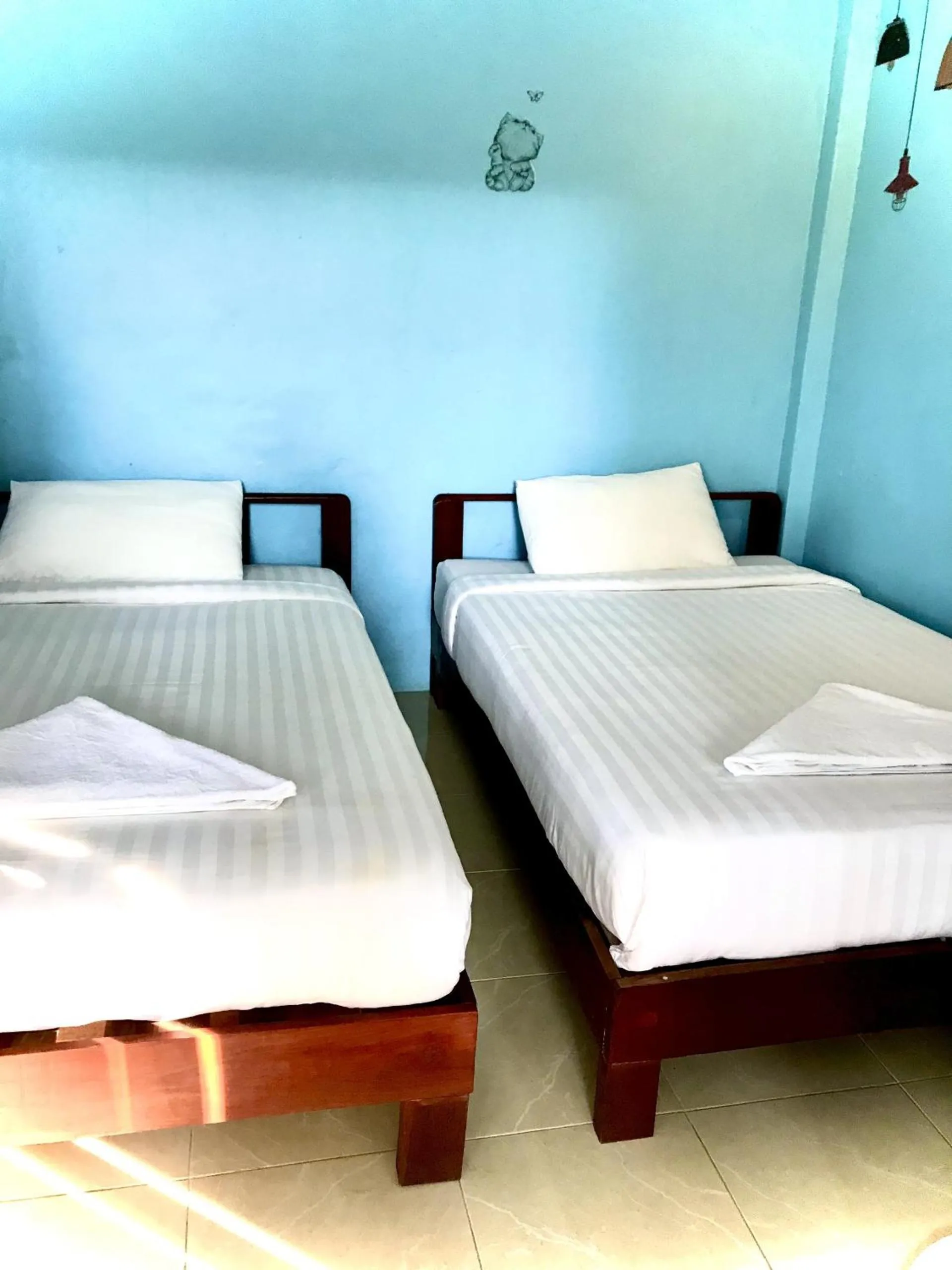 Bedroom, Bed in Frog Beach House