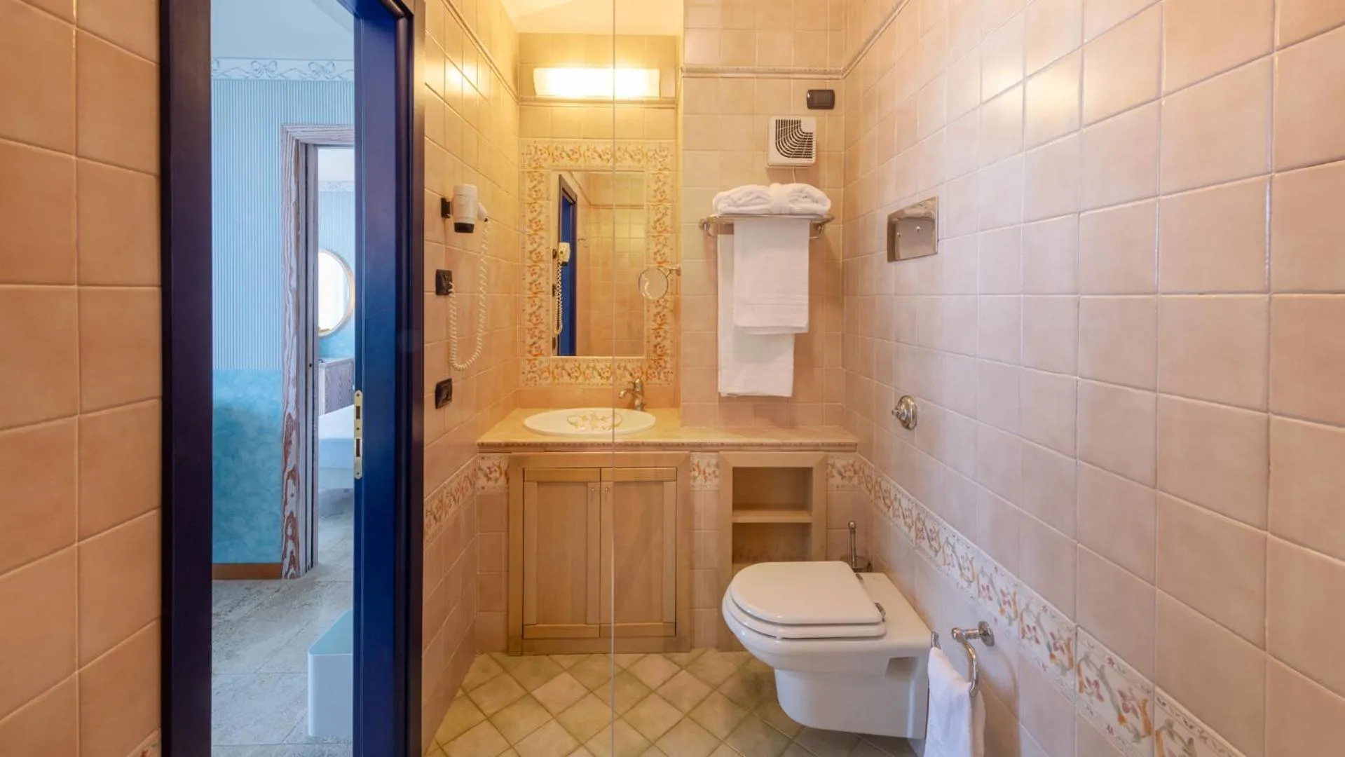 Bathroom in Hotel Marina Uno