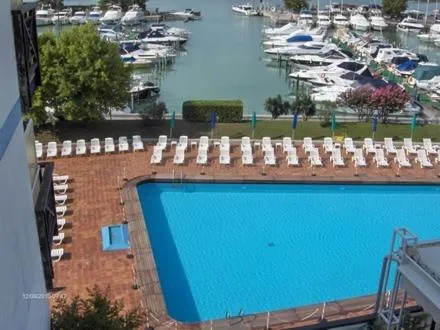 Swimming pool in Hotel Marina Uno