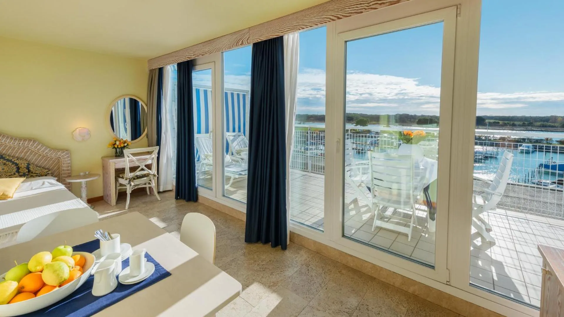 Bedroom in Hotel Marina Uno