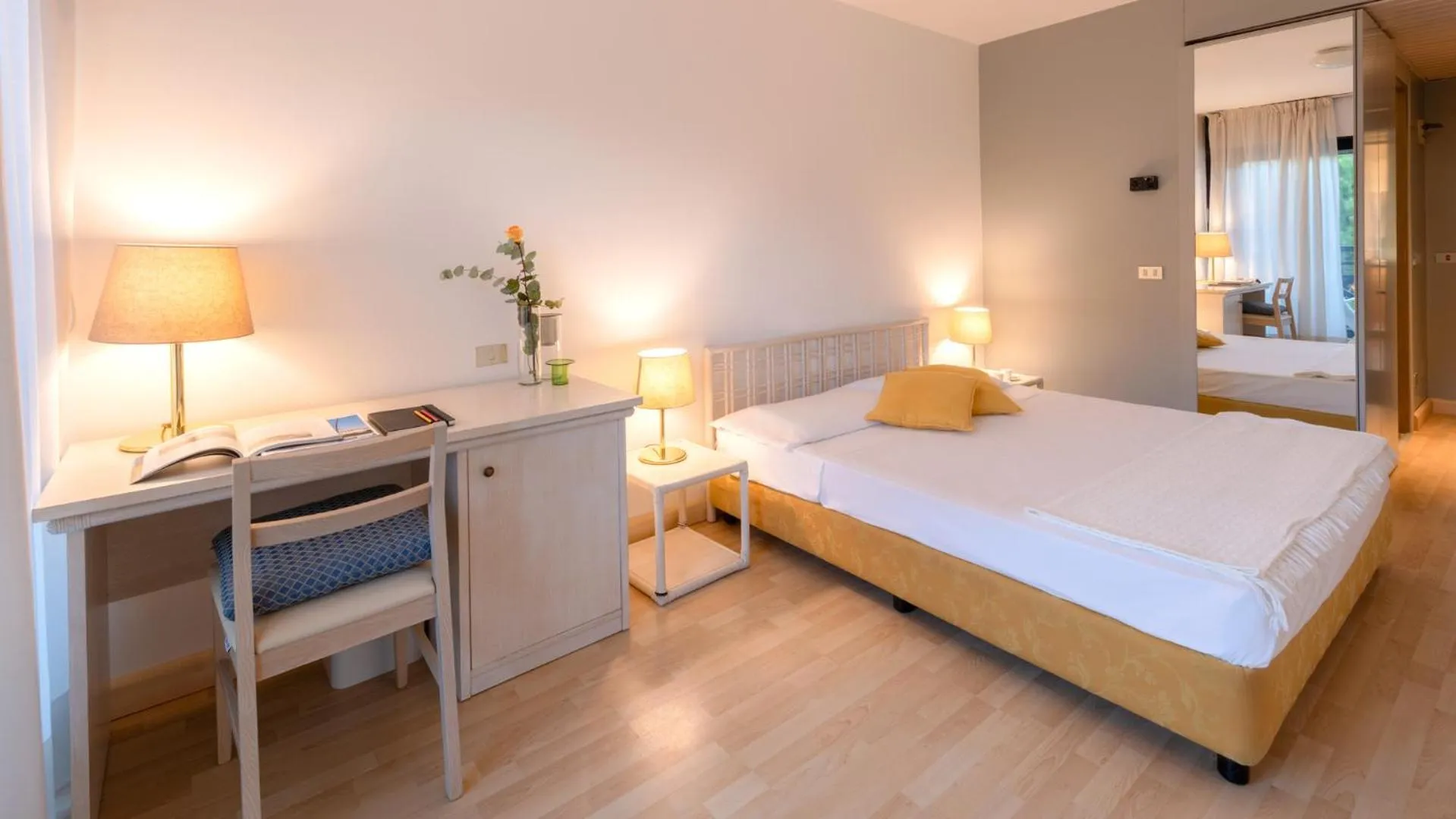 Bedroom, Bed in Hotel Marina Uno