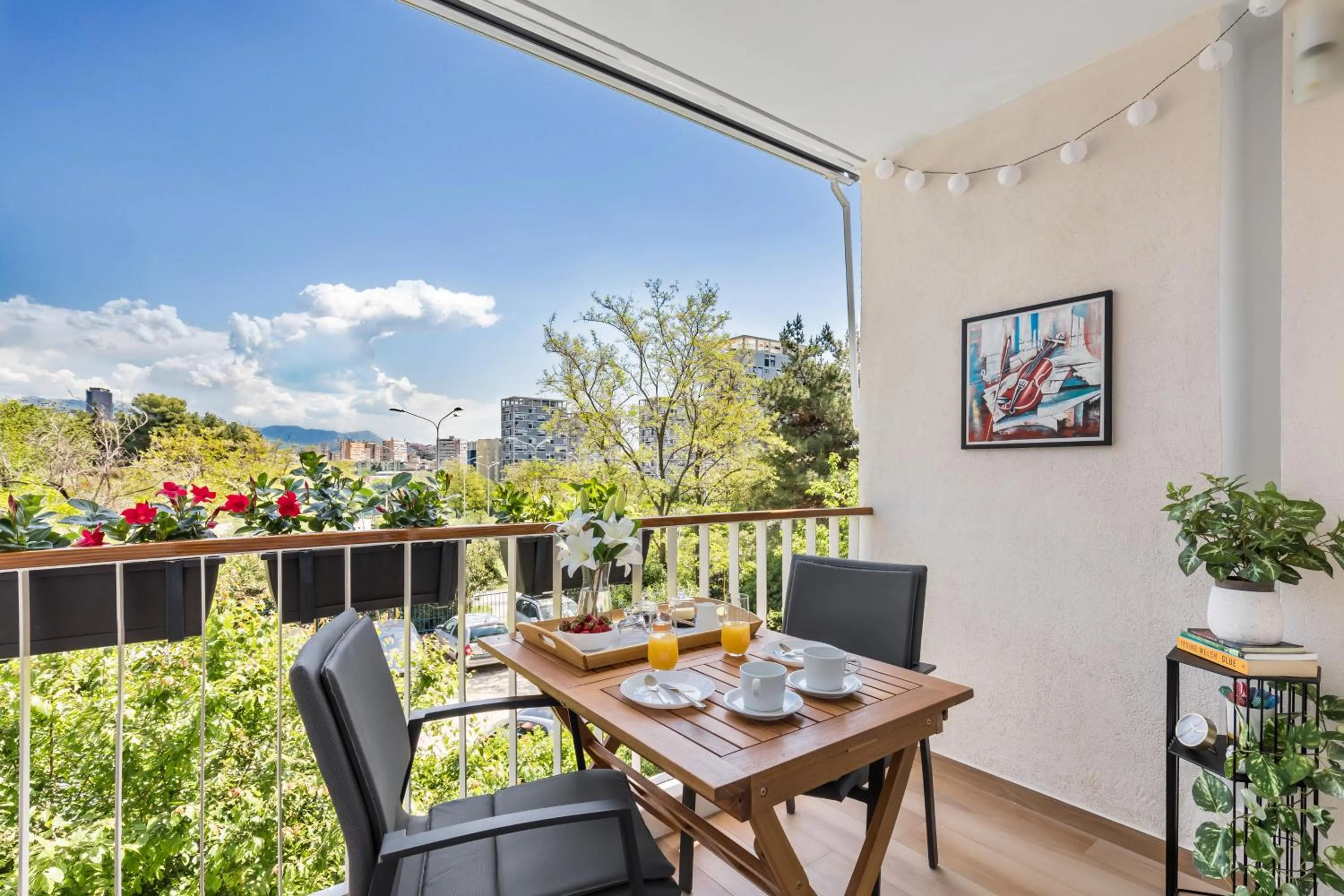 Exquisite Couples Delight with free bikes & parking