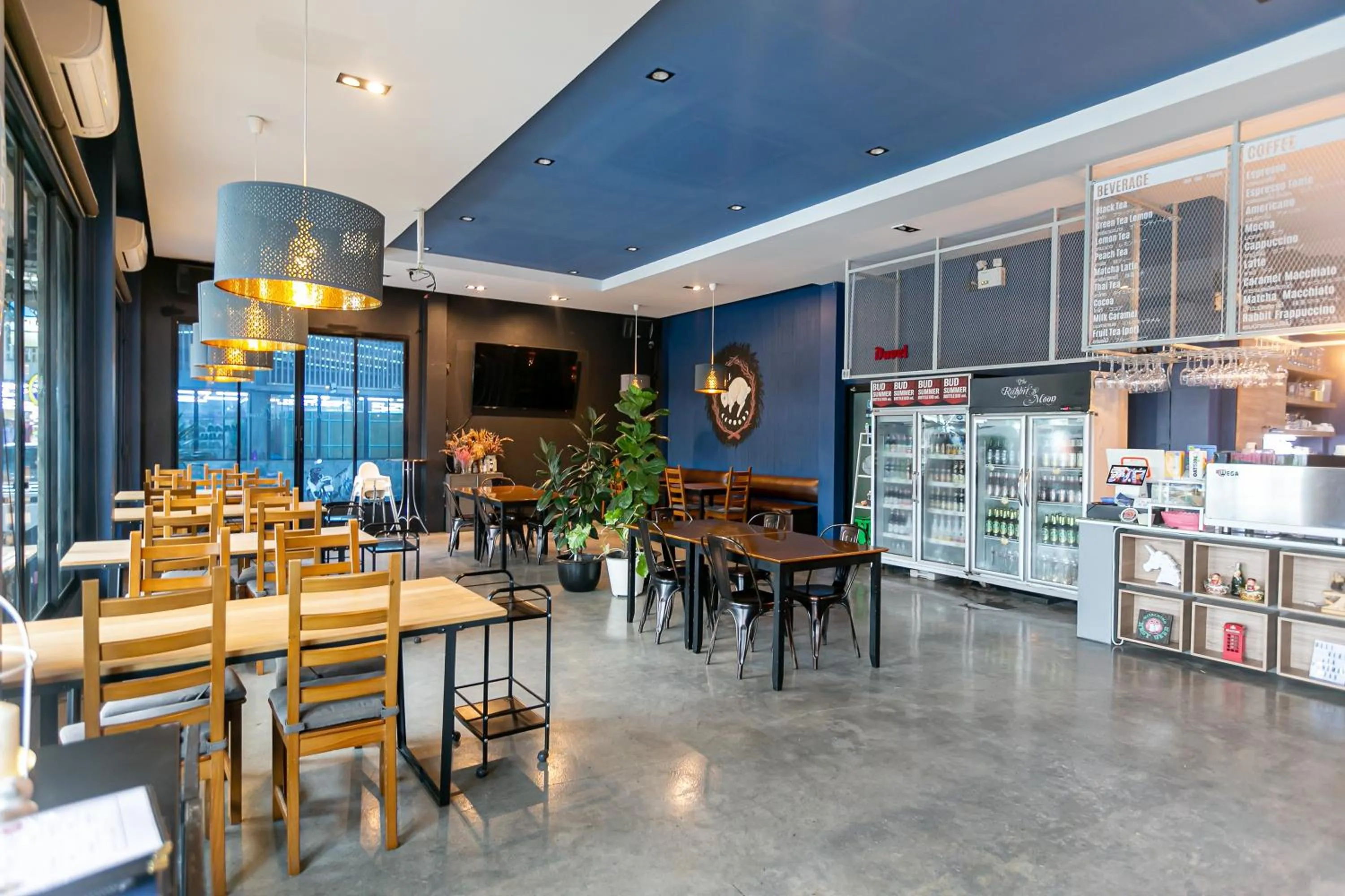 Restaurant/places to eat in Farthai Residence