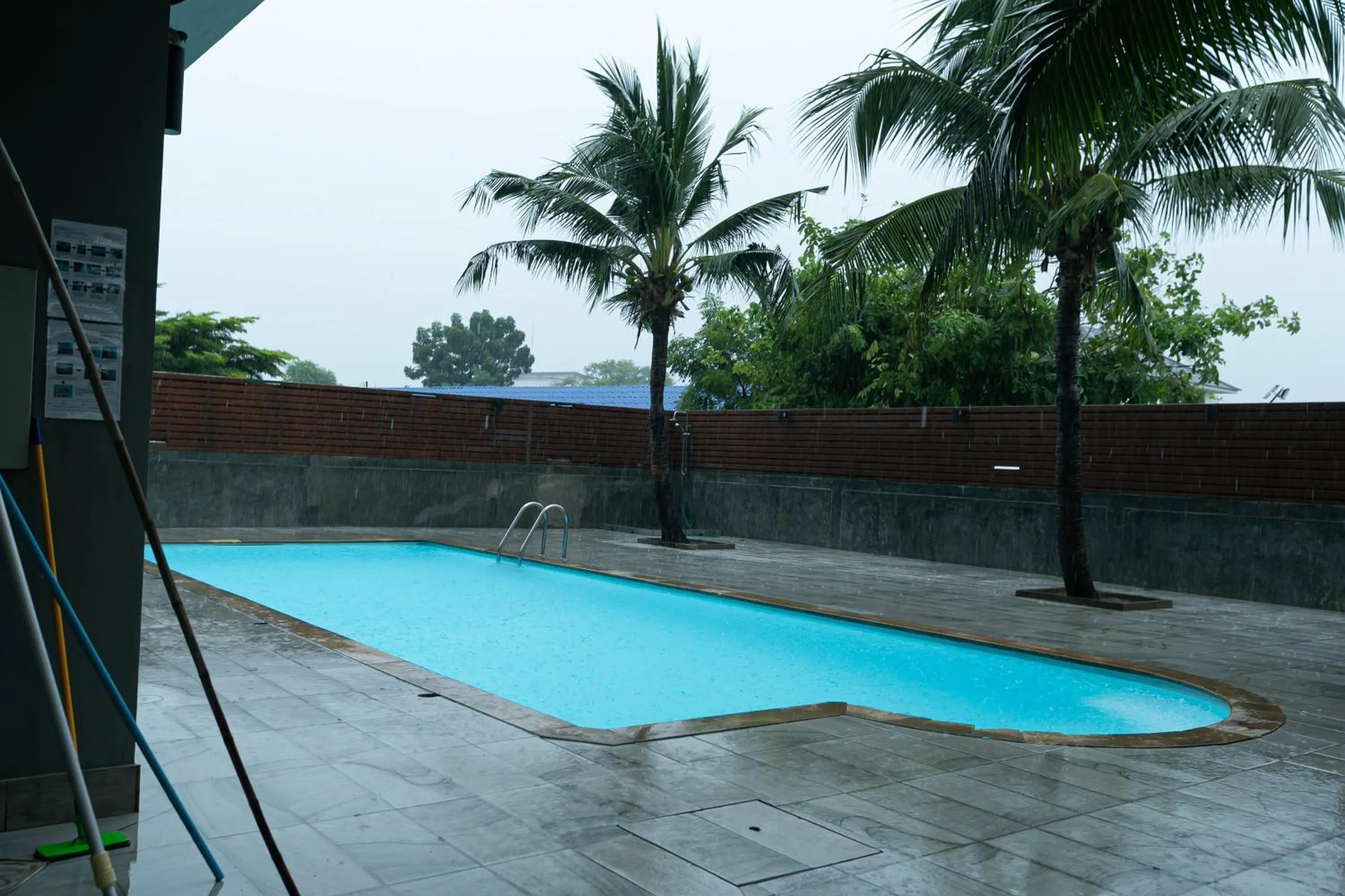 Swimming pool in Farthai Residence