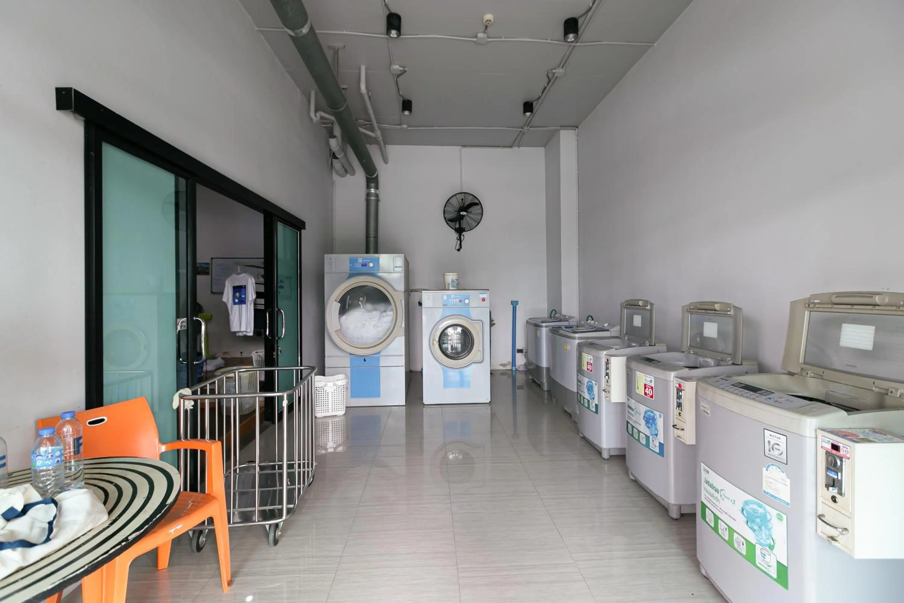 washing machine in Farthai Residence