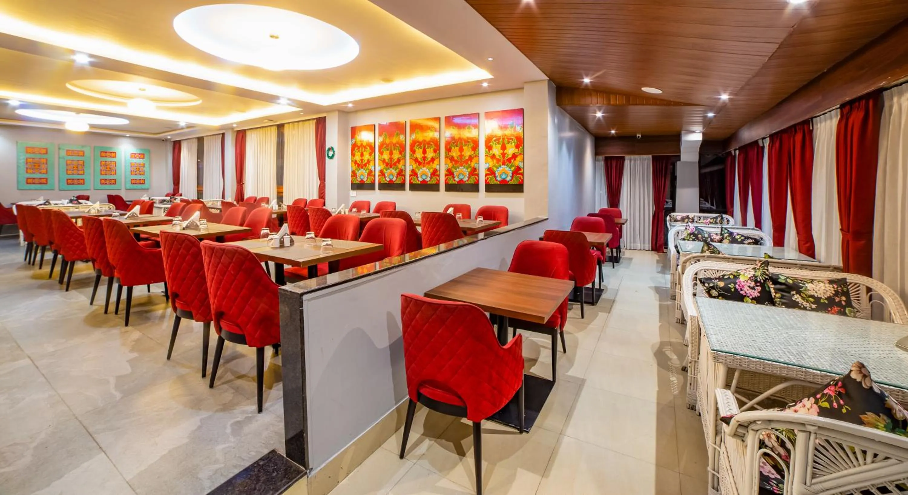 Restaurant/places to eat in Yashshree Lachung