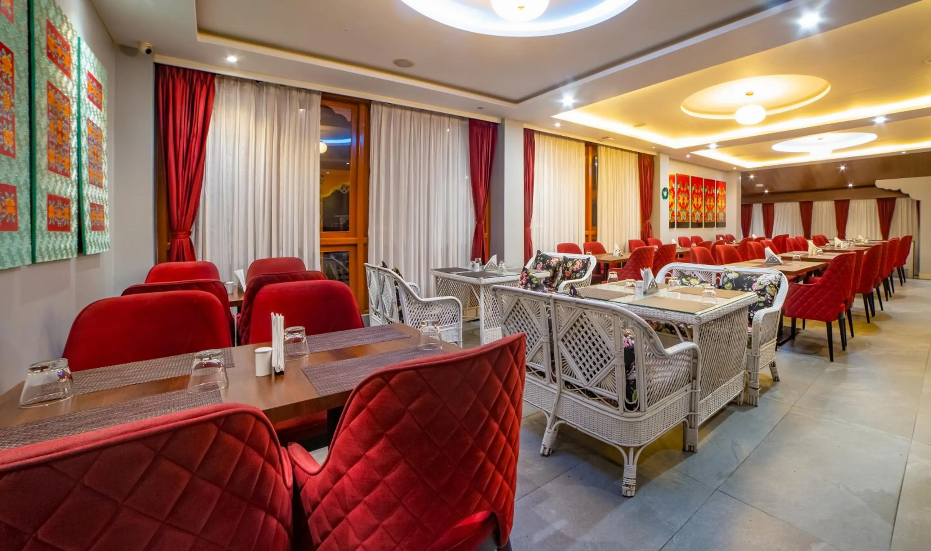 Restaurant/places to eat in Yashshree Lachung