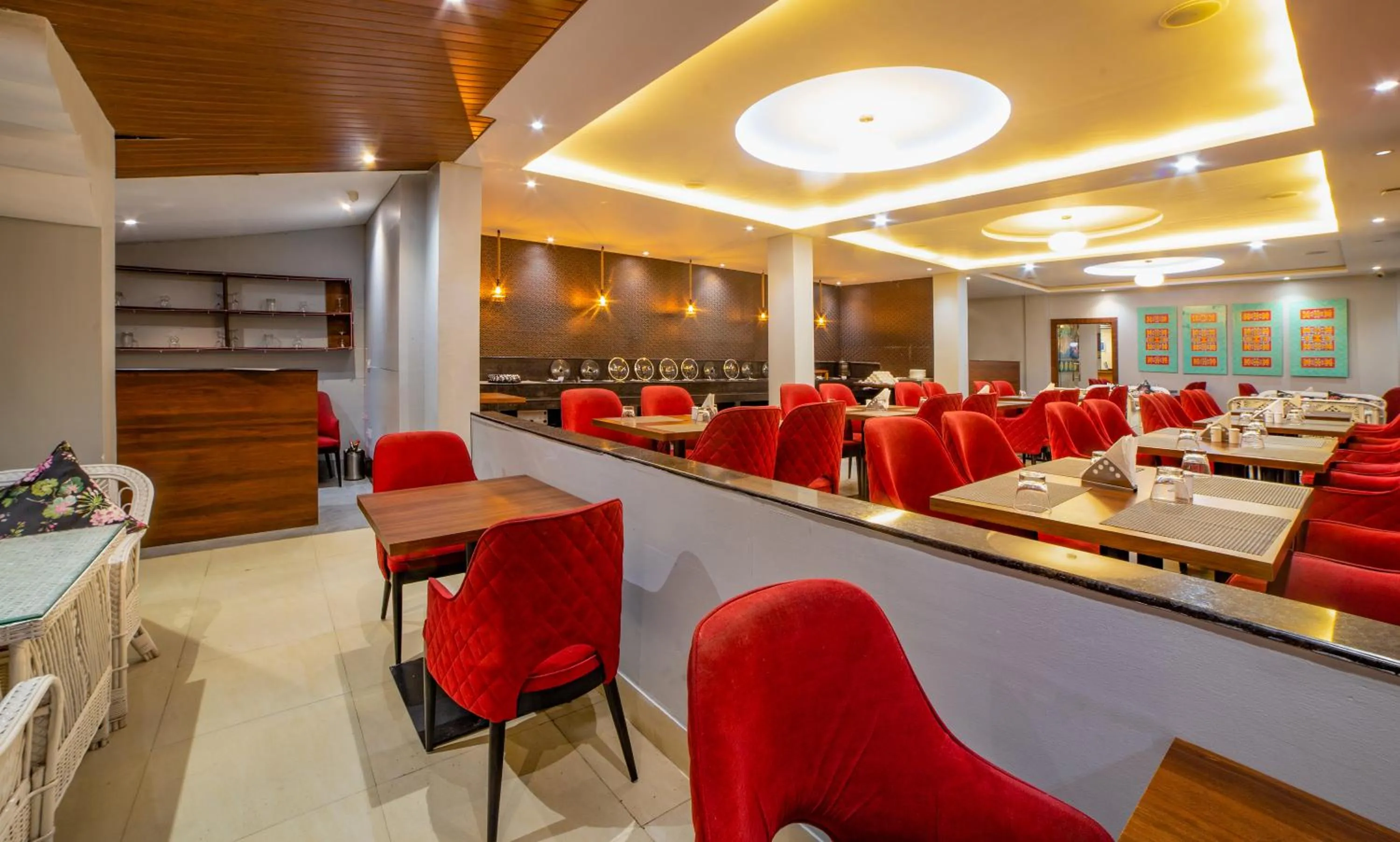 Restaurant/places to eat in Yashshree Lachung