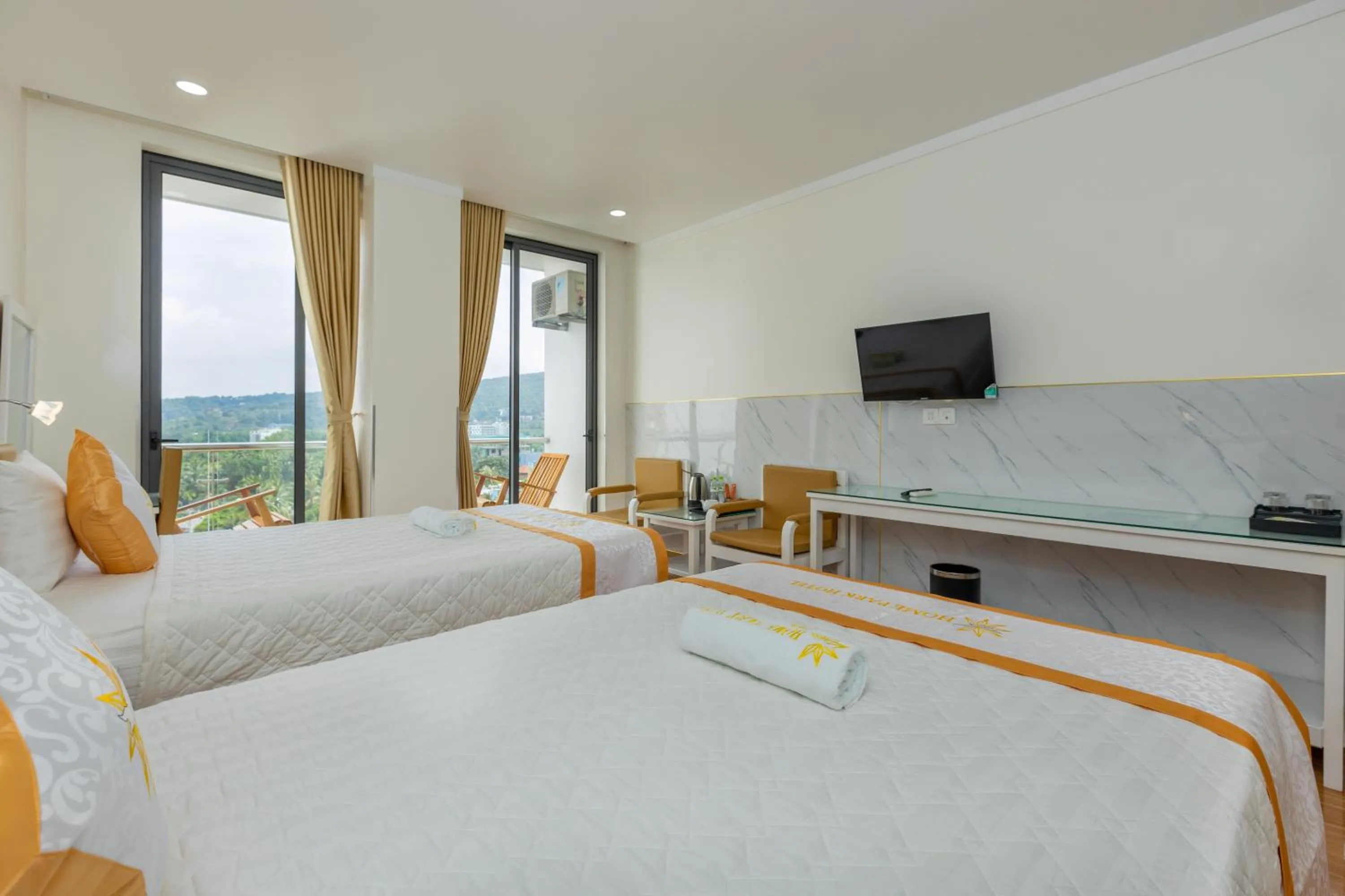 Photo of the whole room, Bed in Home Park Hotel