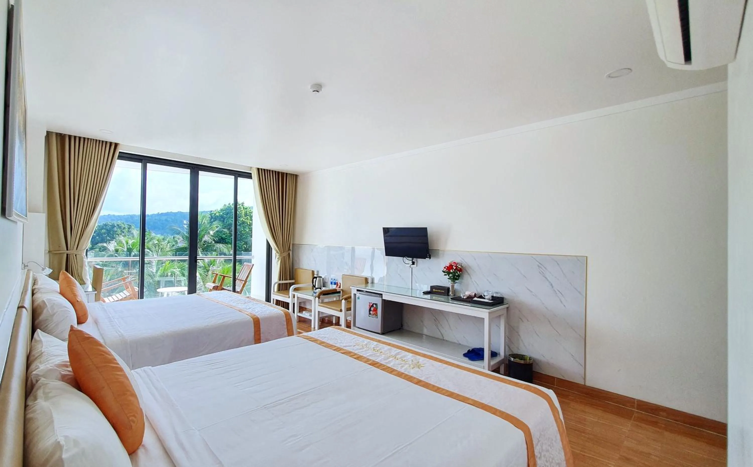 Bed in Home Park Hotel