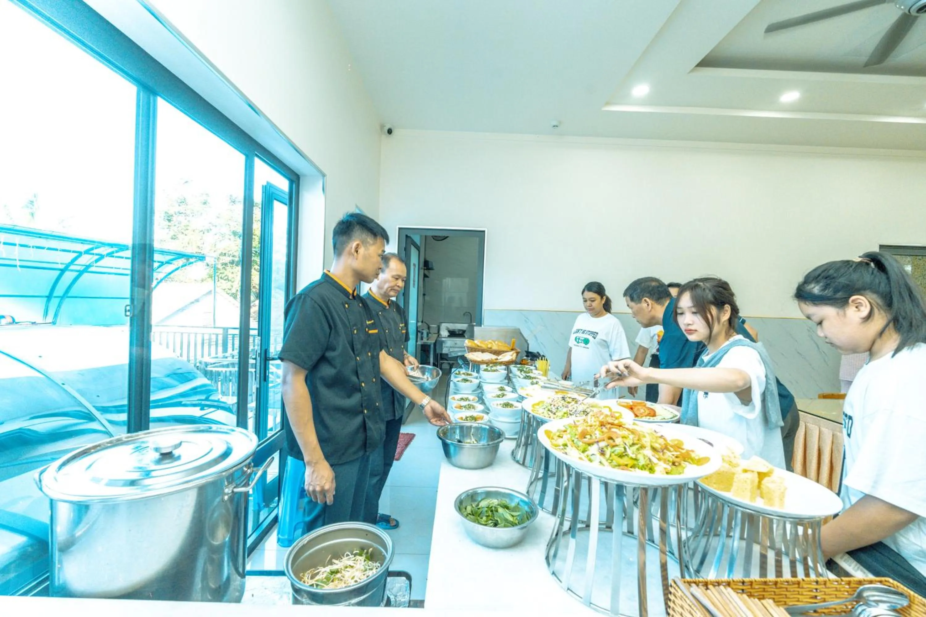 Food and drinks in Home Park Hotel