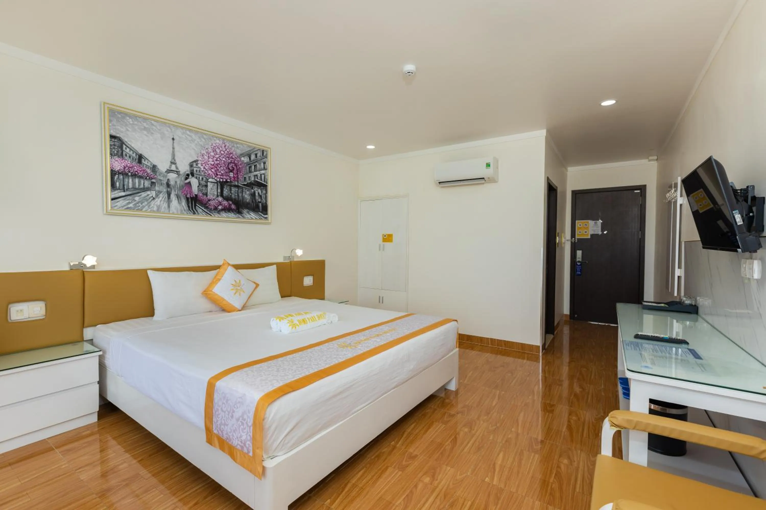 Bed in Home Park Hotel