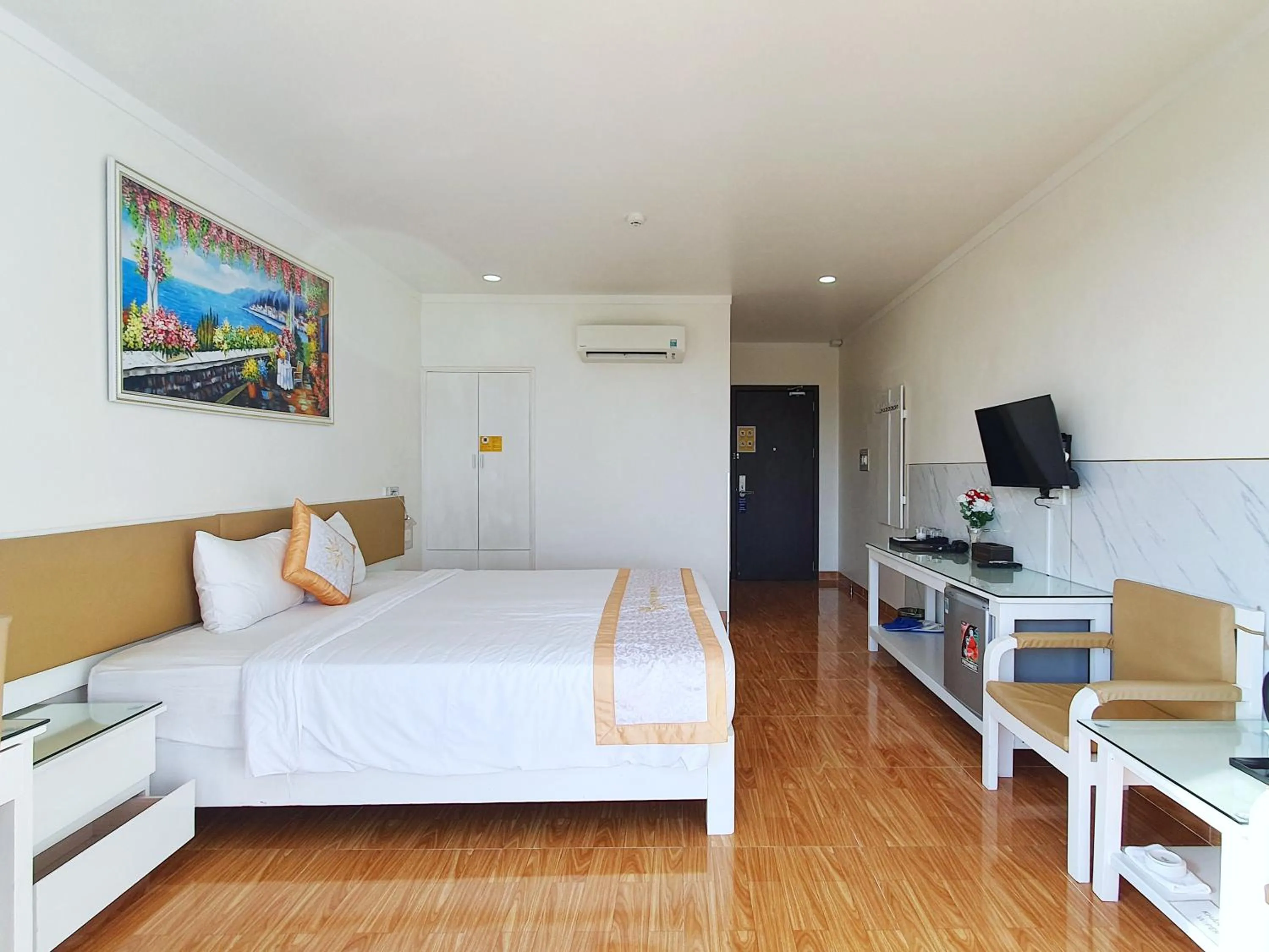 Bedroom, Bed in Home Park Hotel