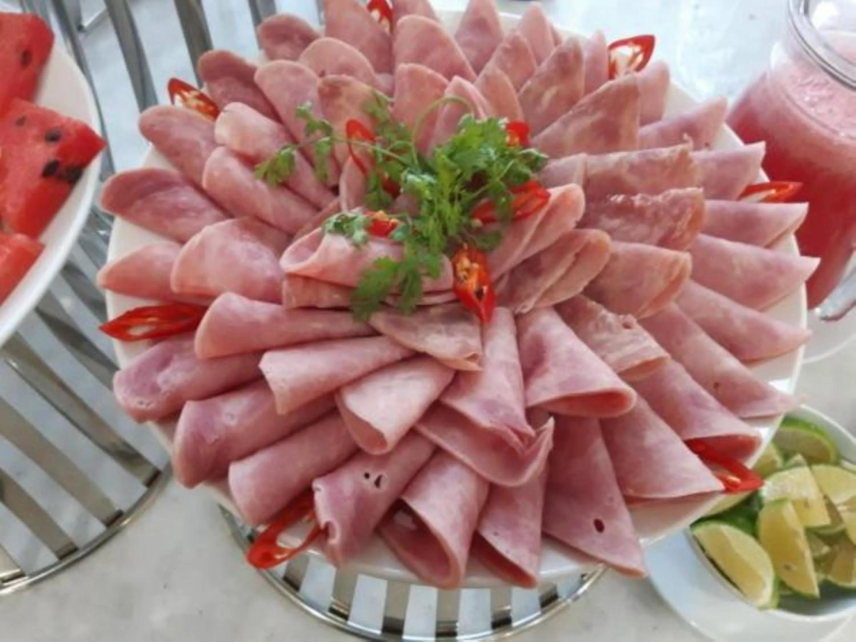 Food and drinks in Home Park Hotel