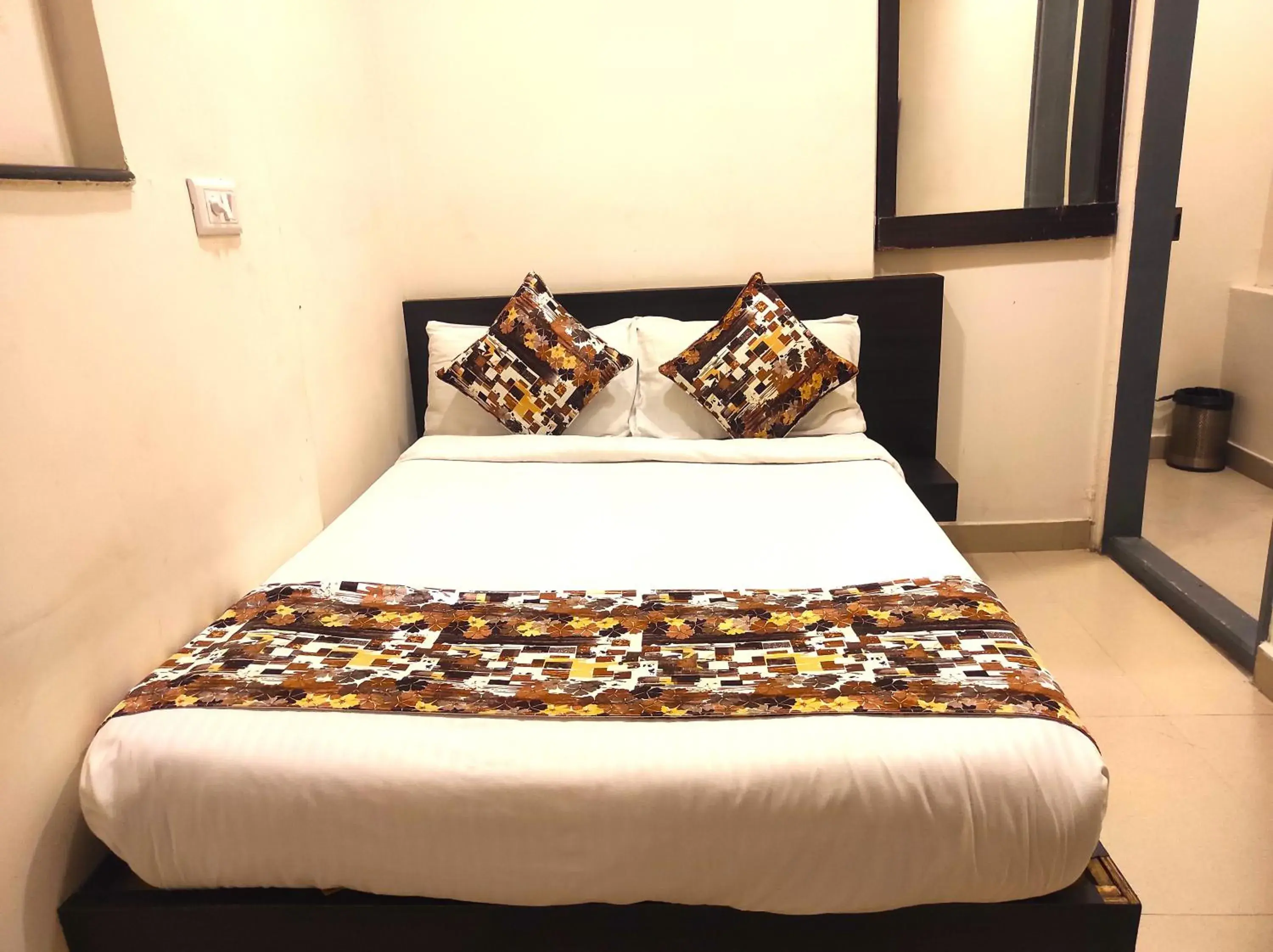 Small Single Room in Athasri Hotel HSR Layout Small Single Room in Athasri Hotel HSR Layout