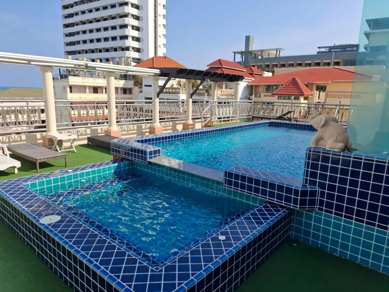 Swimming pool in Whitehouse Condotel