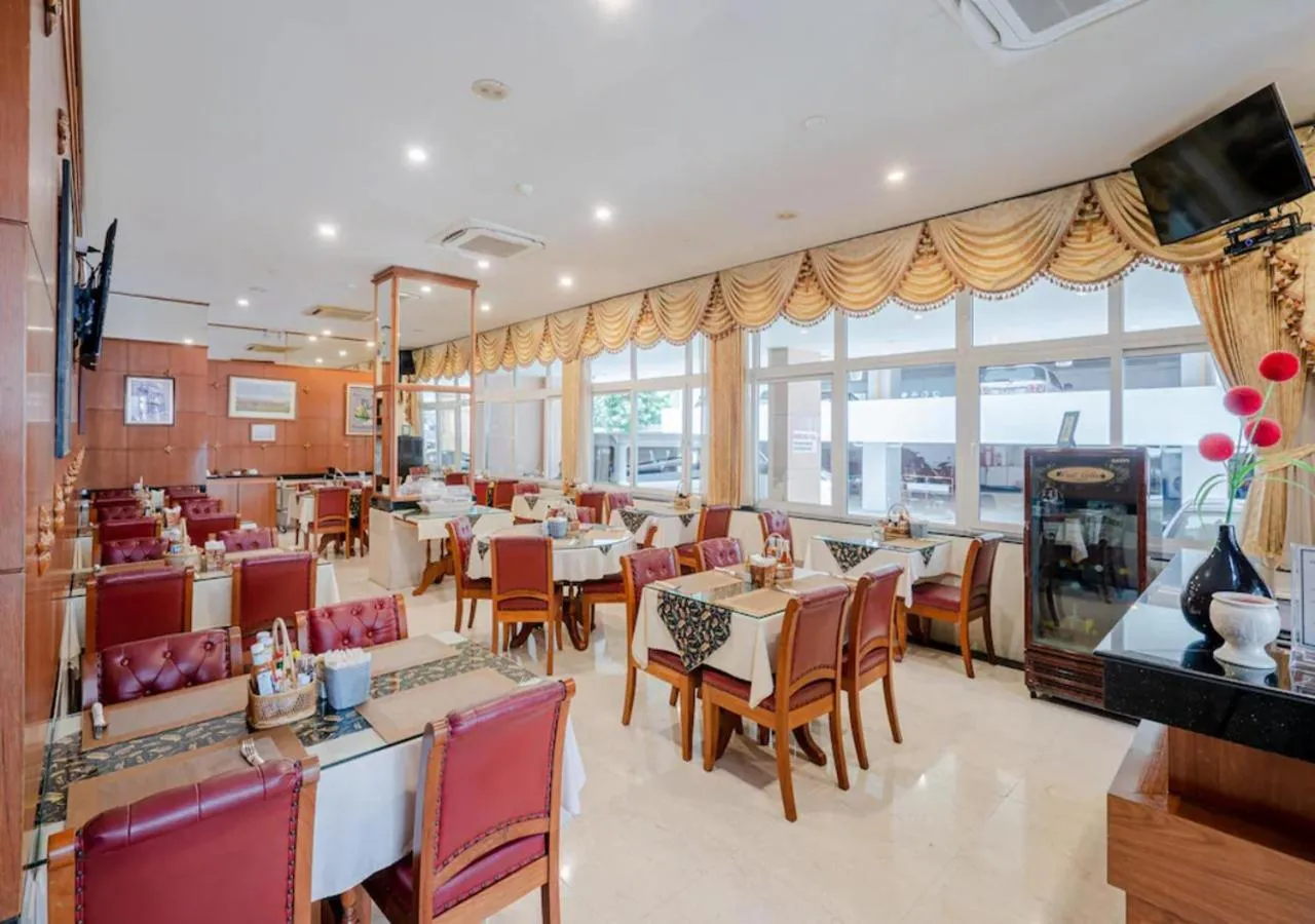Restaurant/places to eat in Whitehouse Condotel