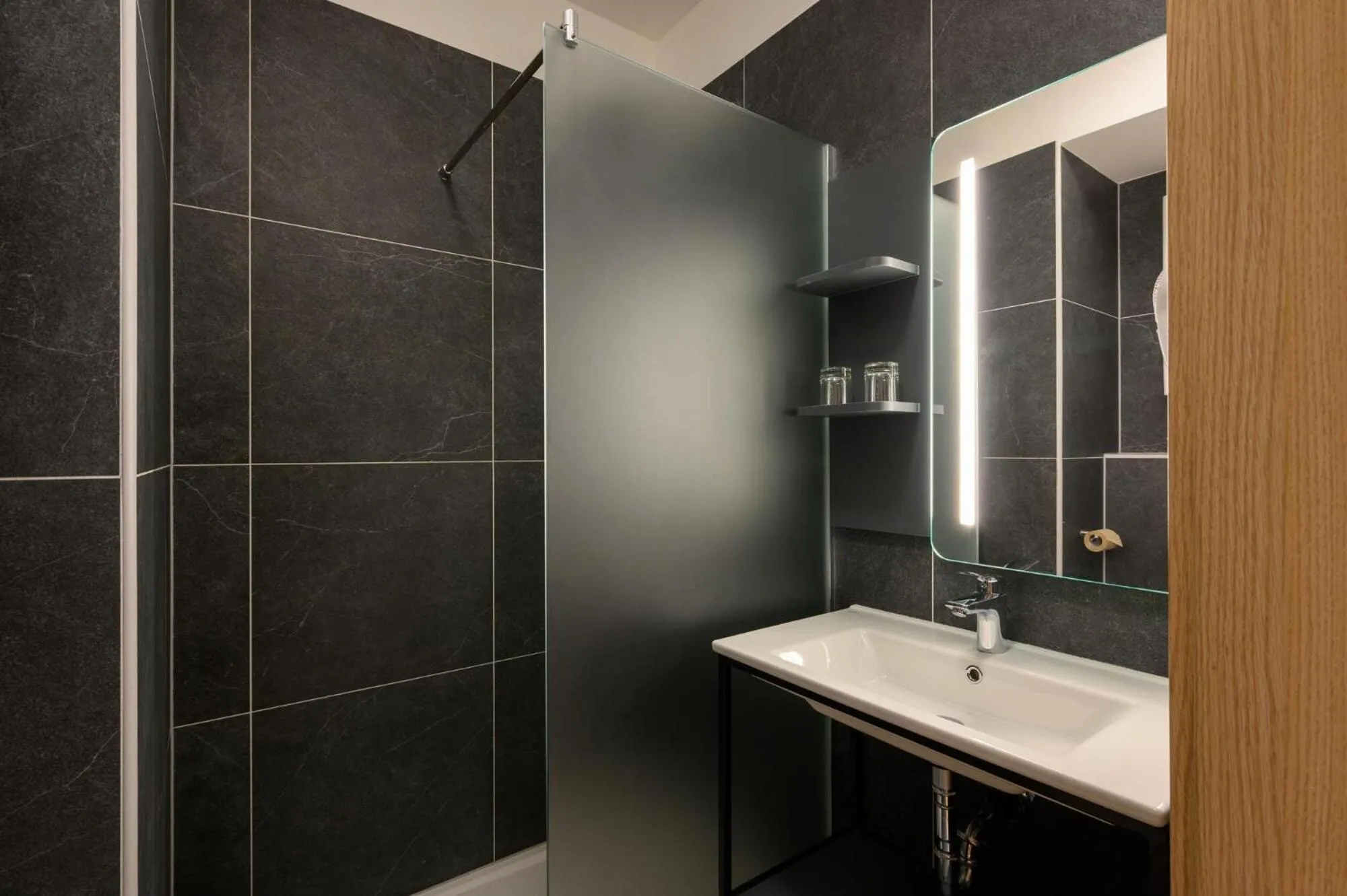 Bathroom in B&B Hotel Maribor