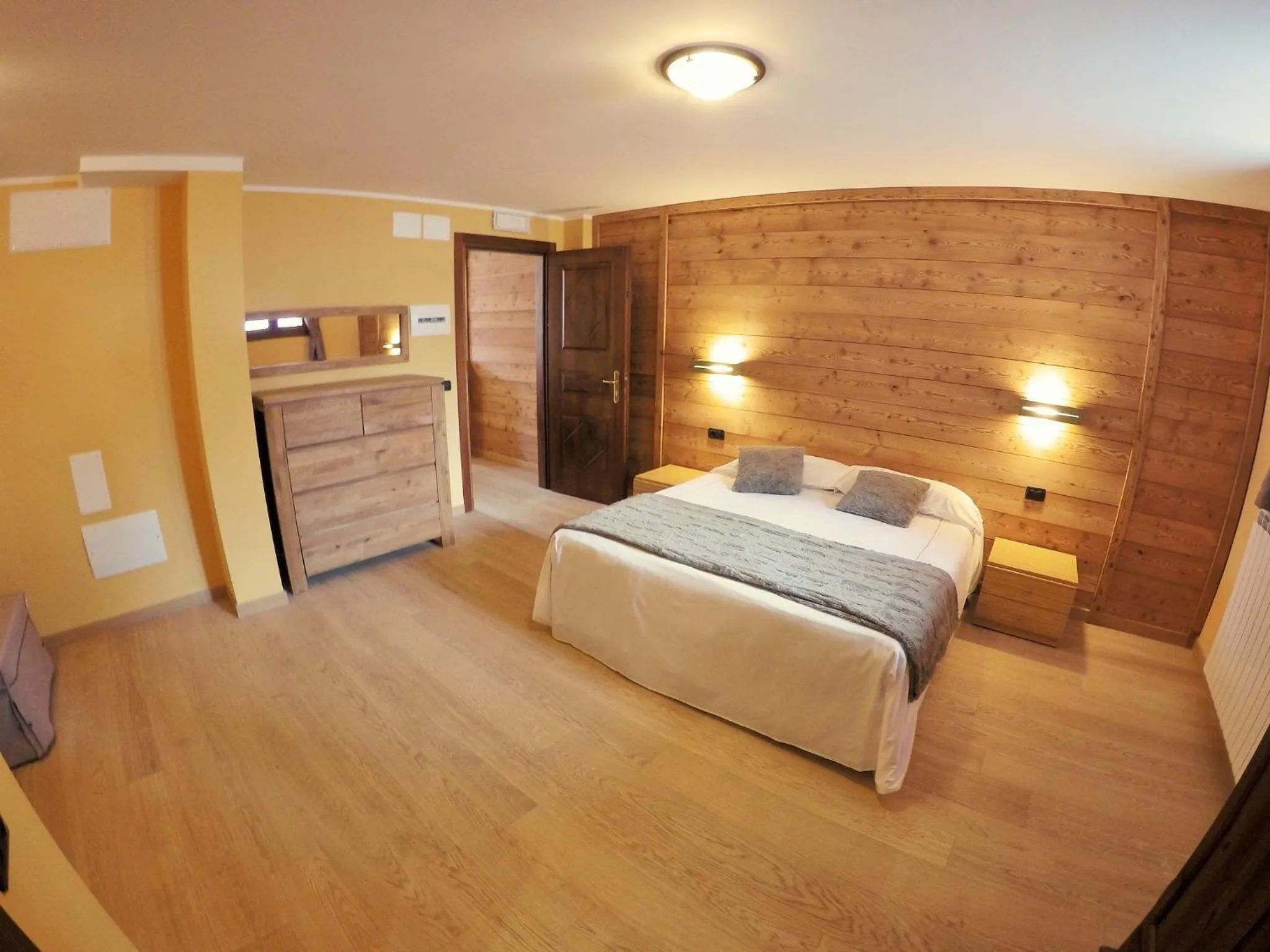 Photo of the whole room, Bed in Chalet Alpina Hotel & Apartments