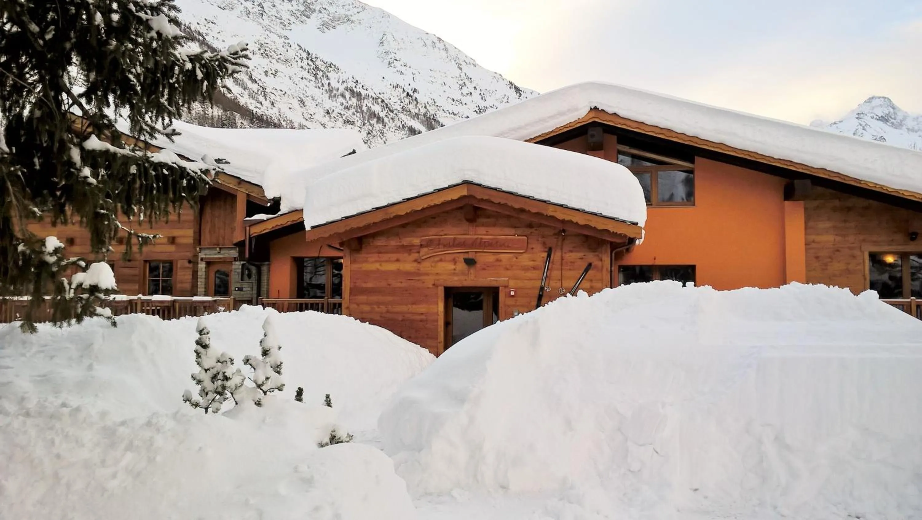 Street view in Chalet Alpina Hotel & Apartments