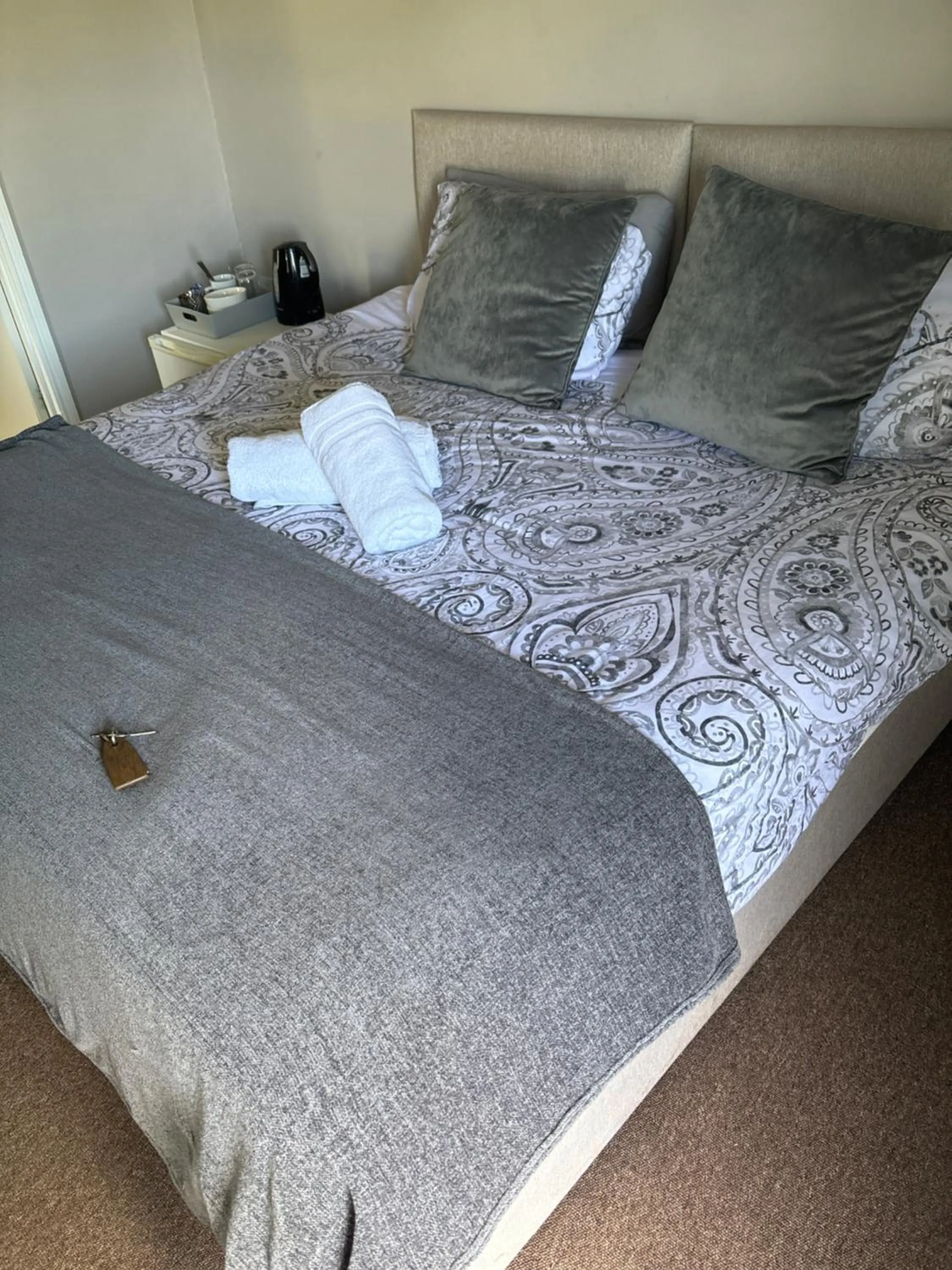 Restaurant/places to eat, Bed in The Red Lion Great Offley