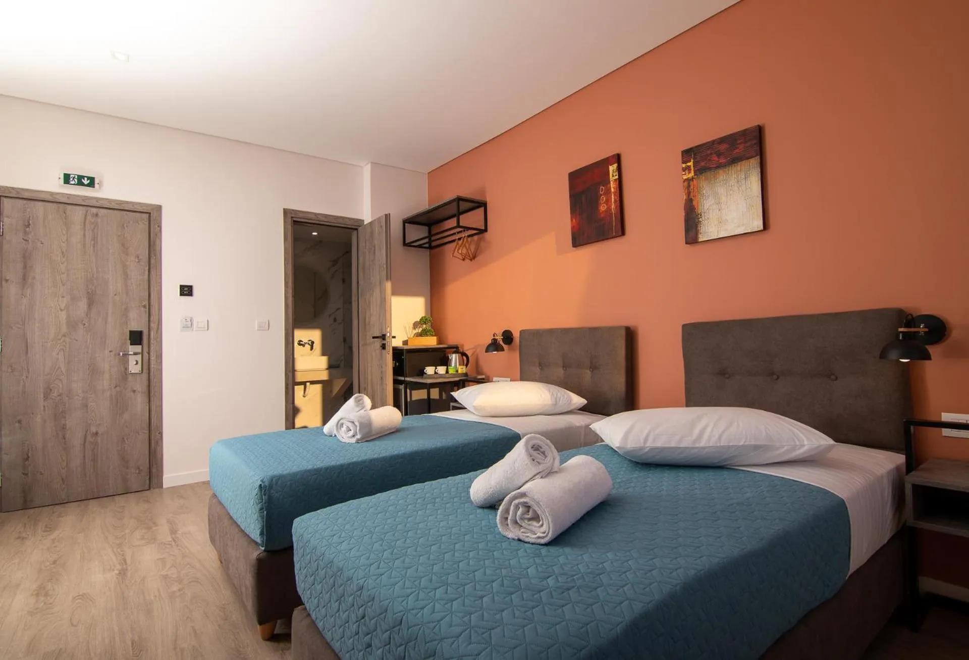 Photo of the whole room, Bed in Dunlin Hotel