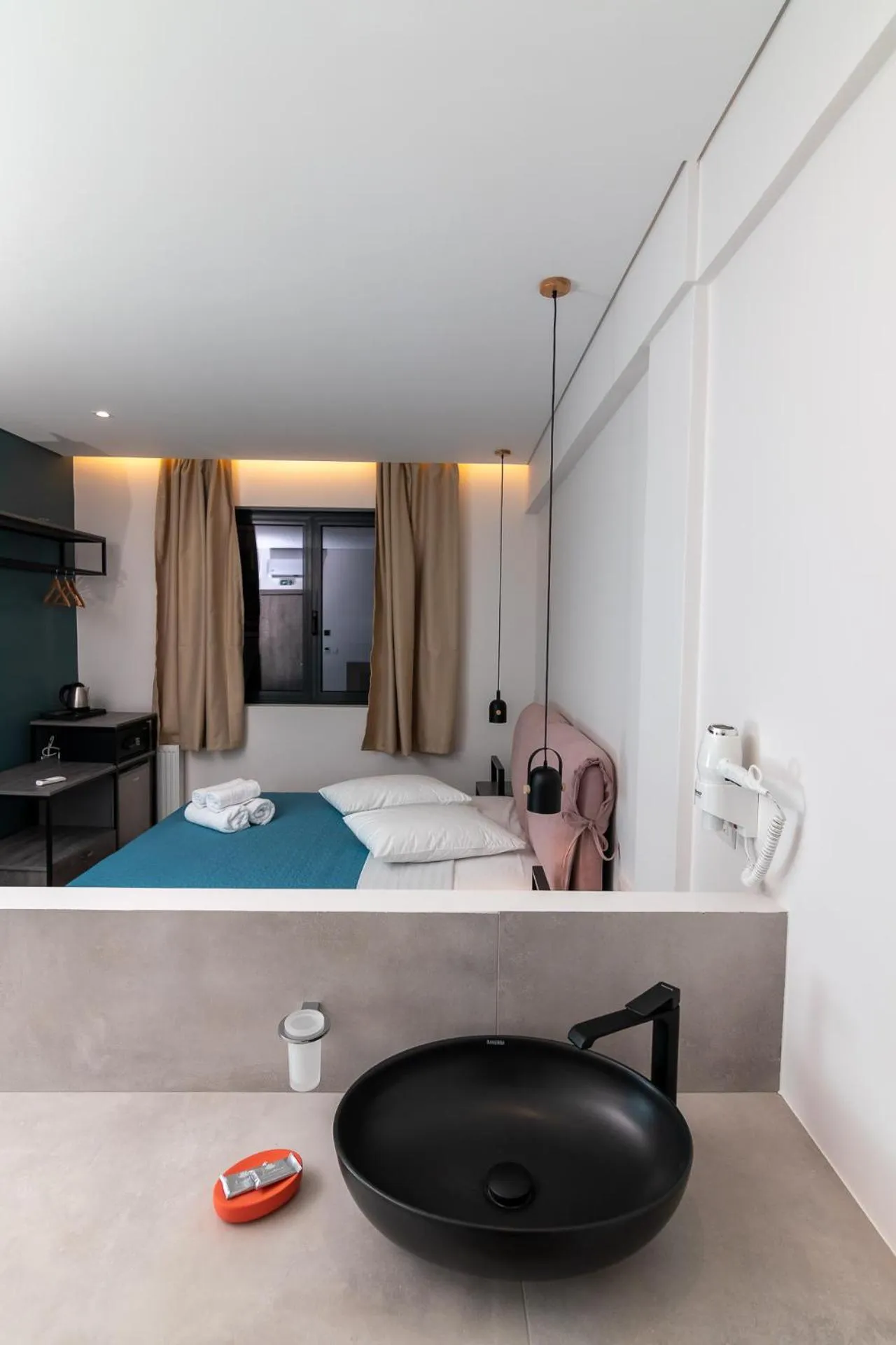 Decorative detail, Bed in Dunlin Hotel