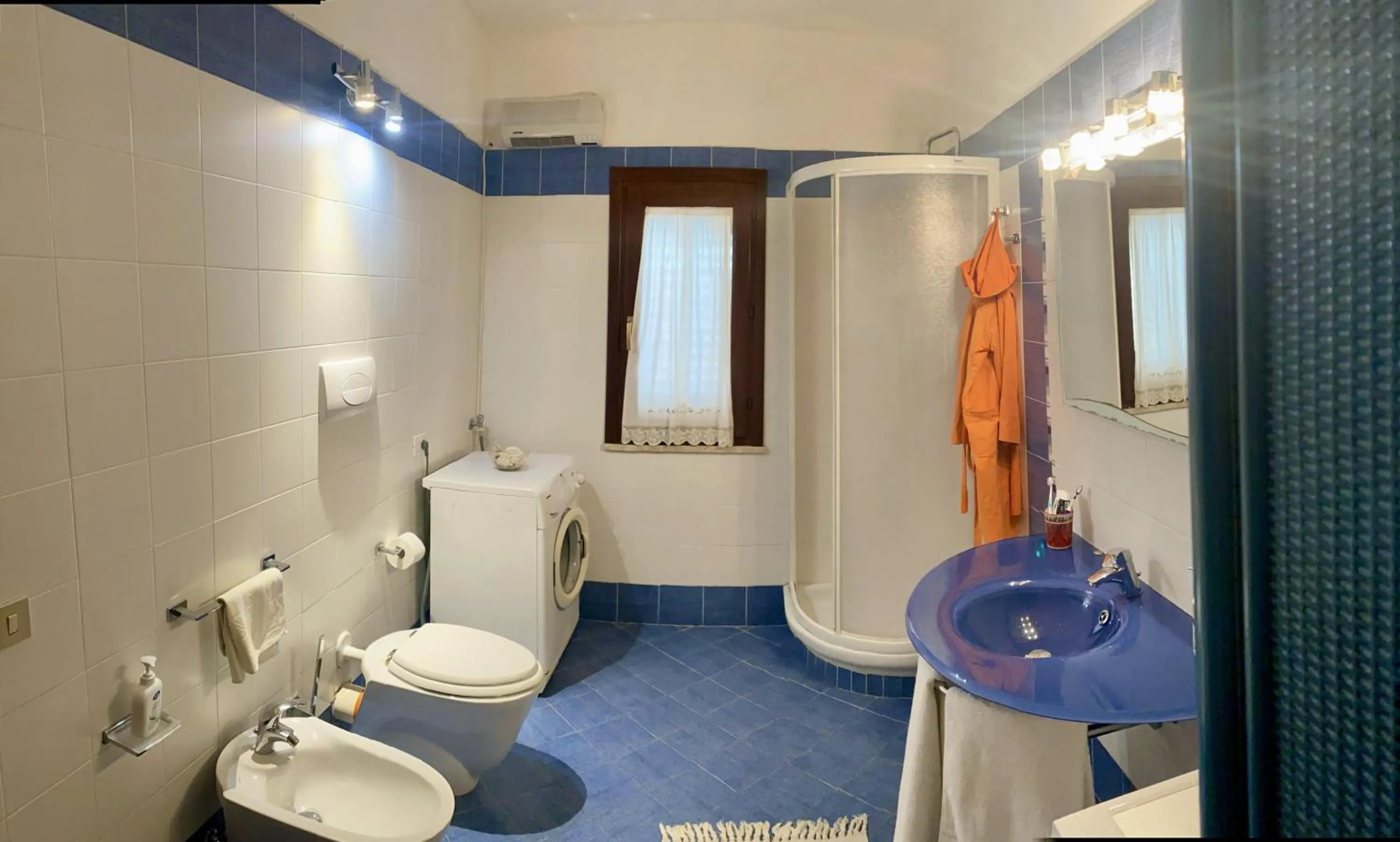 Shower in Casa Emma